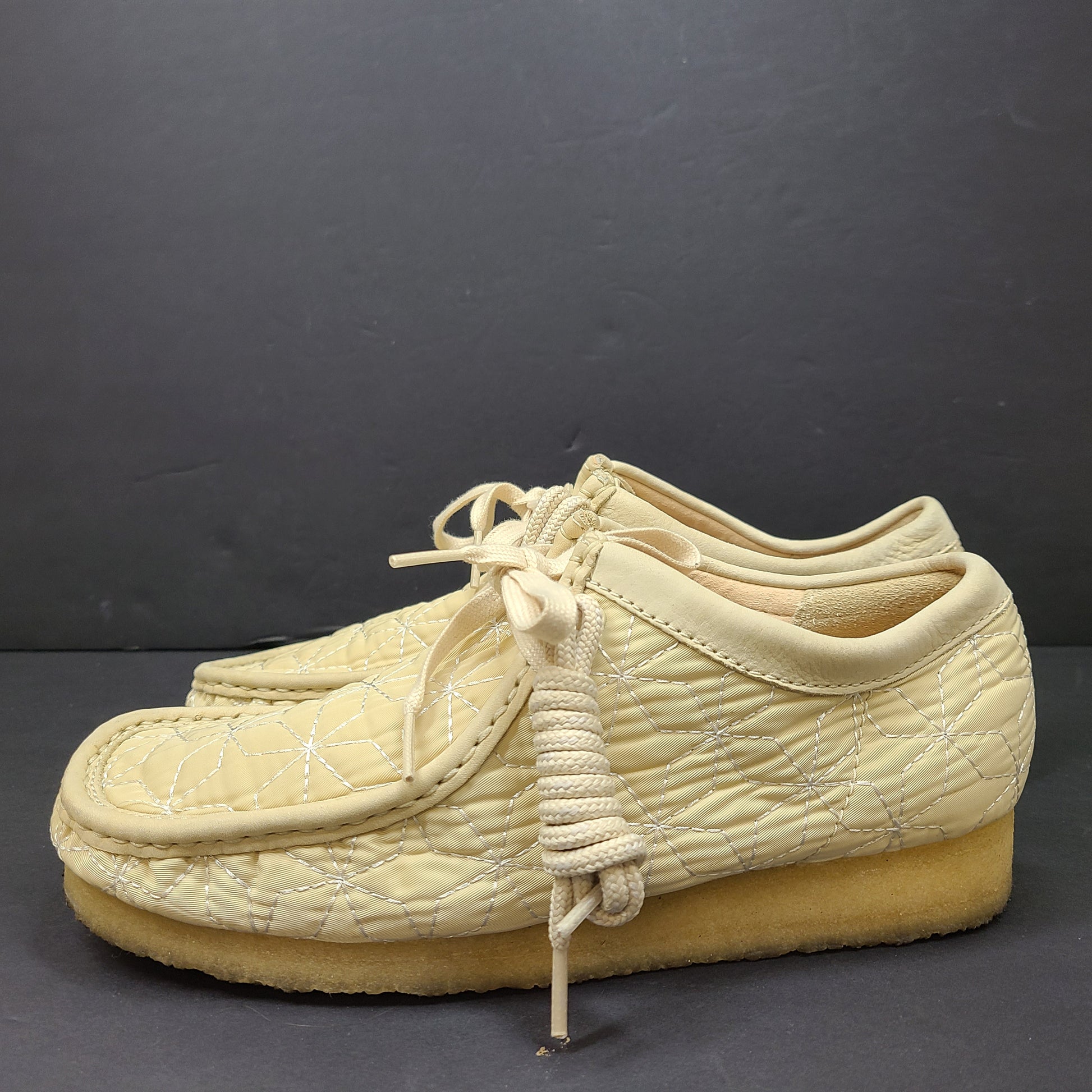 Clarks Originals Wallabees Quilted in cream with a moccasin-inspired silhouette sized US 8.