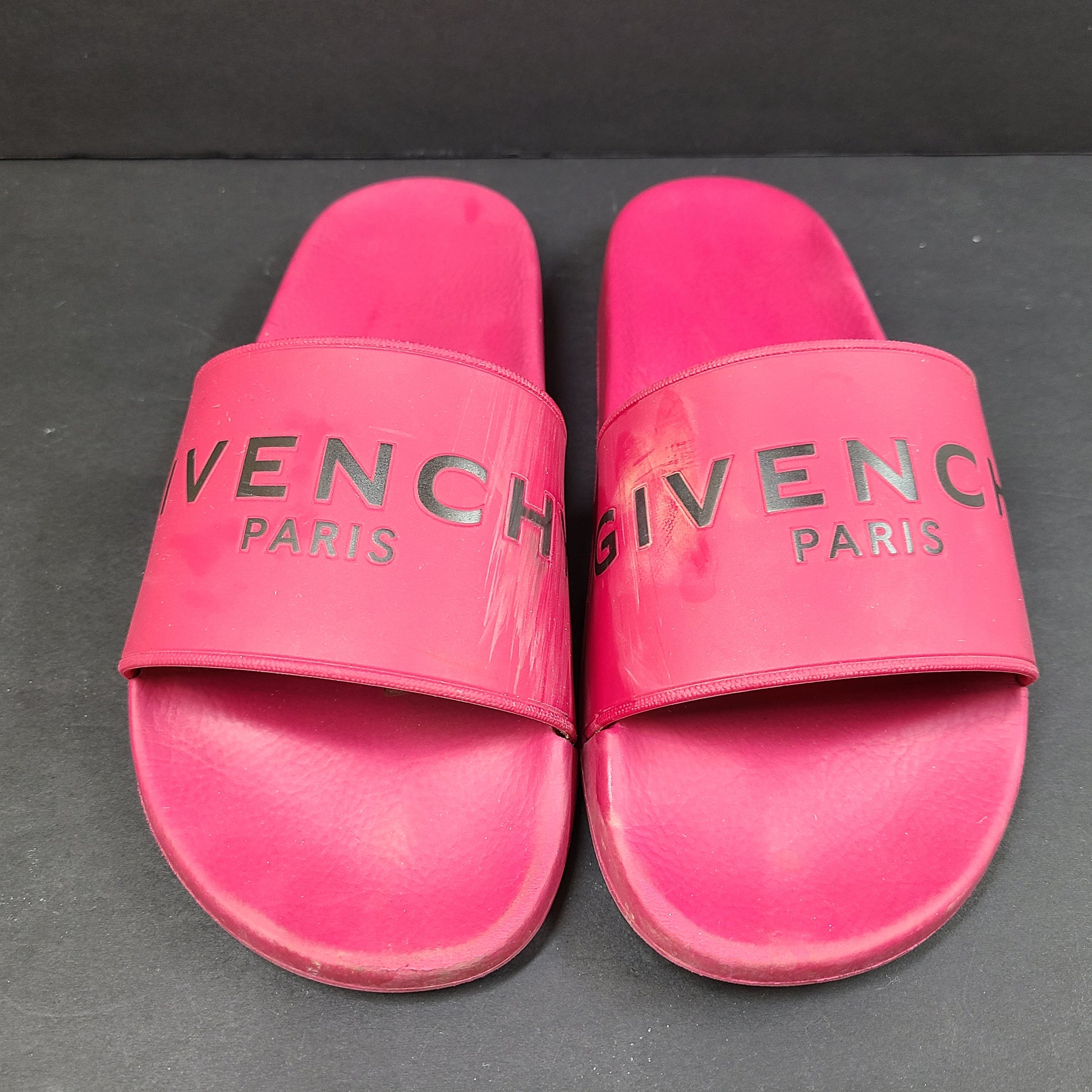 Givenchy pink slide sandals ES0138 in EU size 39 with a sleek casual silhouette and branded styling.