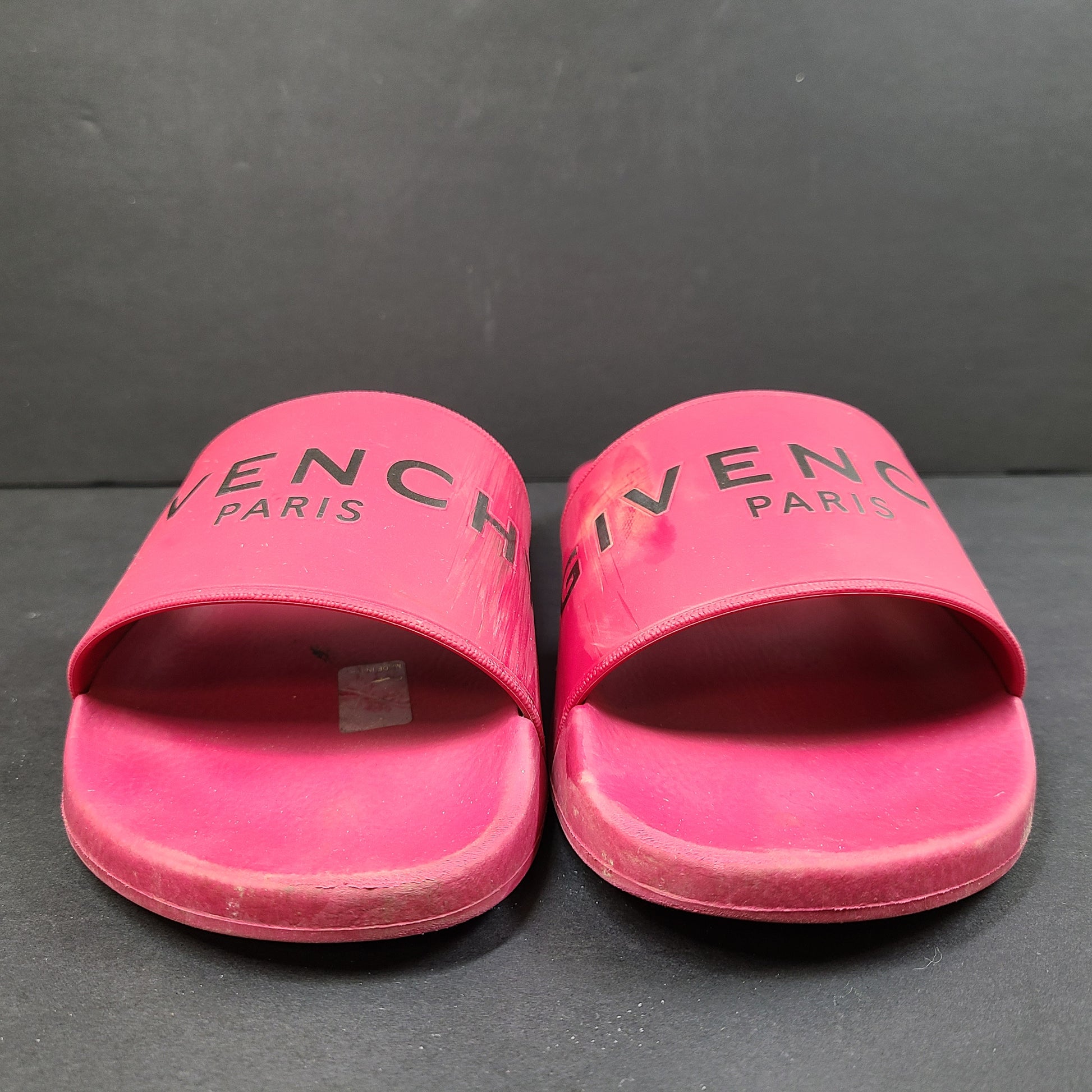 Givenchy pink slide sandals ES0138 in EU size 39 with a sleek casual silhouette and branded styling.