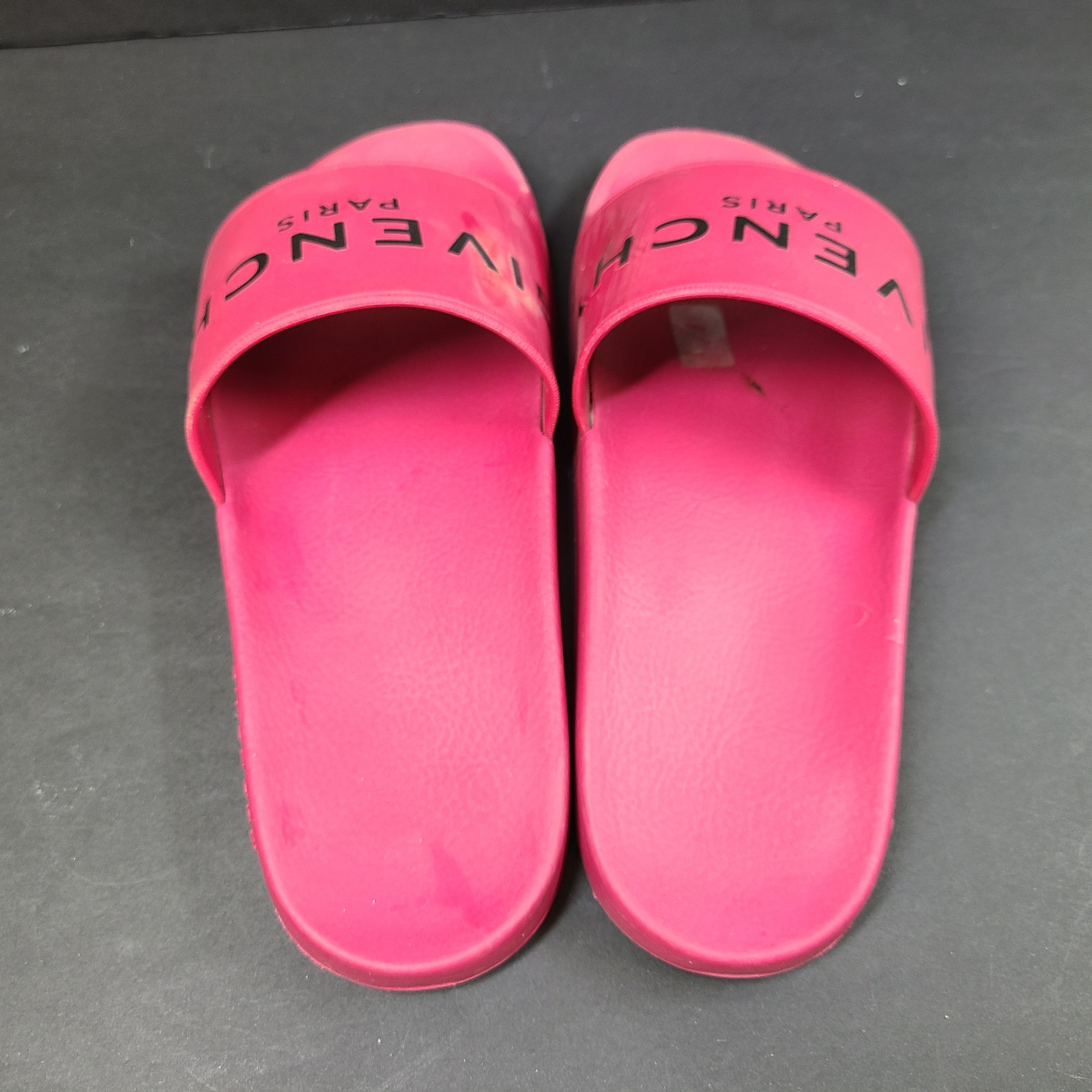 Givenchy pink slide sandals ES0138 in EU size 39 with a sleek casual silhouette and branded styling.