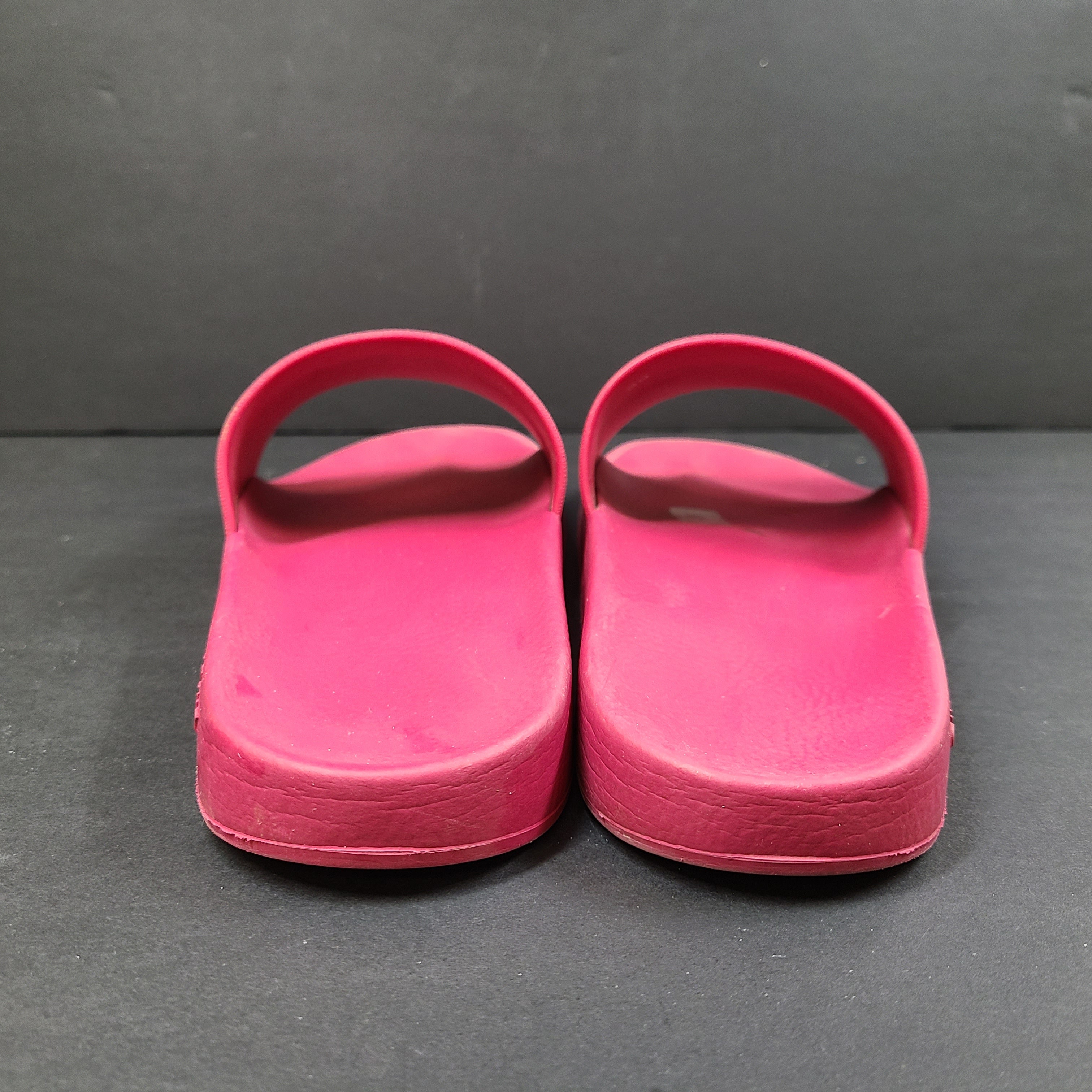 Givenchy pink slide sandals ES0138 in EU size 39 with a sleek casual silhouette and branded styling.
