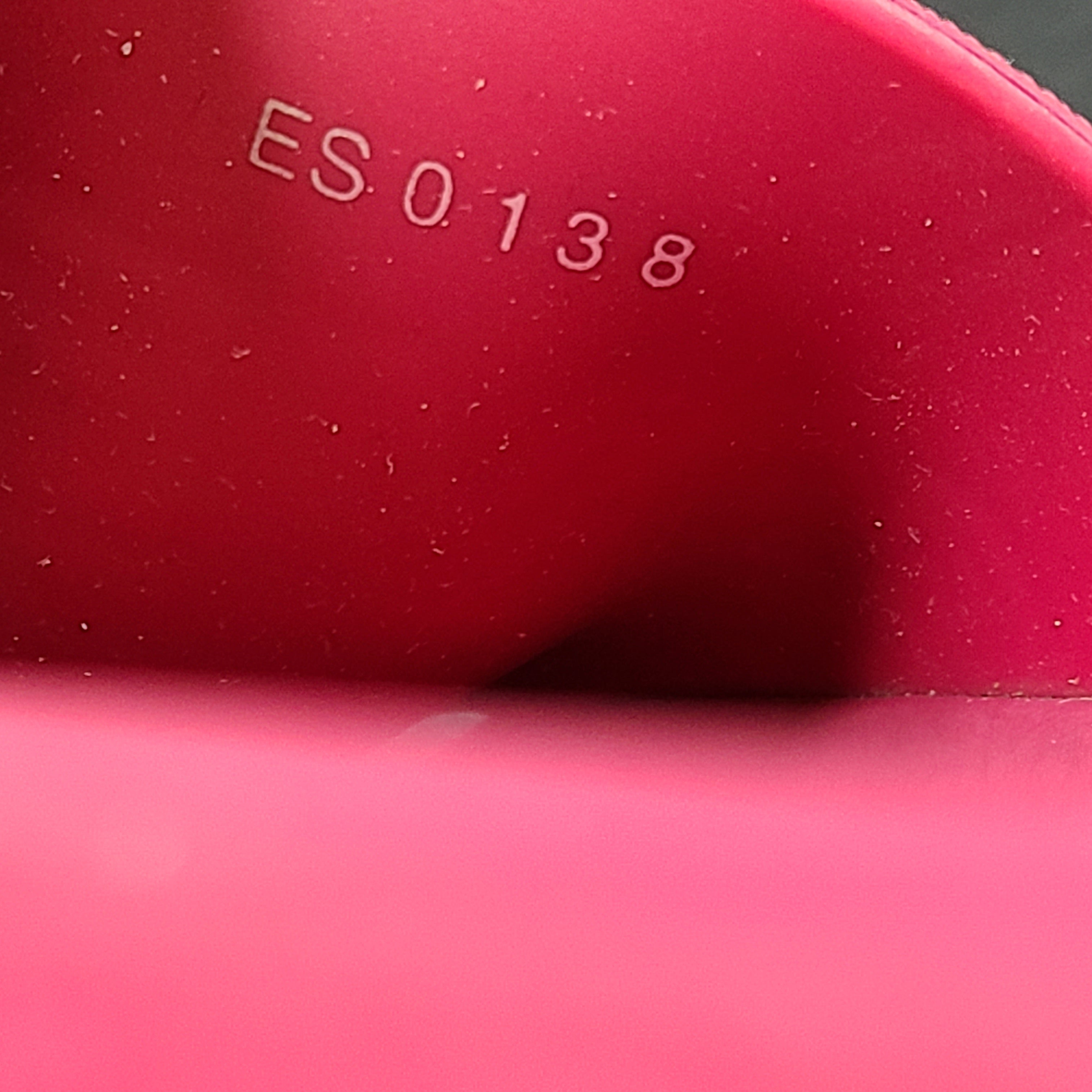 Givenchy pink slide sandals ES0138 in EU size 39 with a sleek casual silhouette and branded styling.