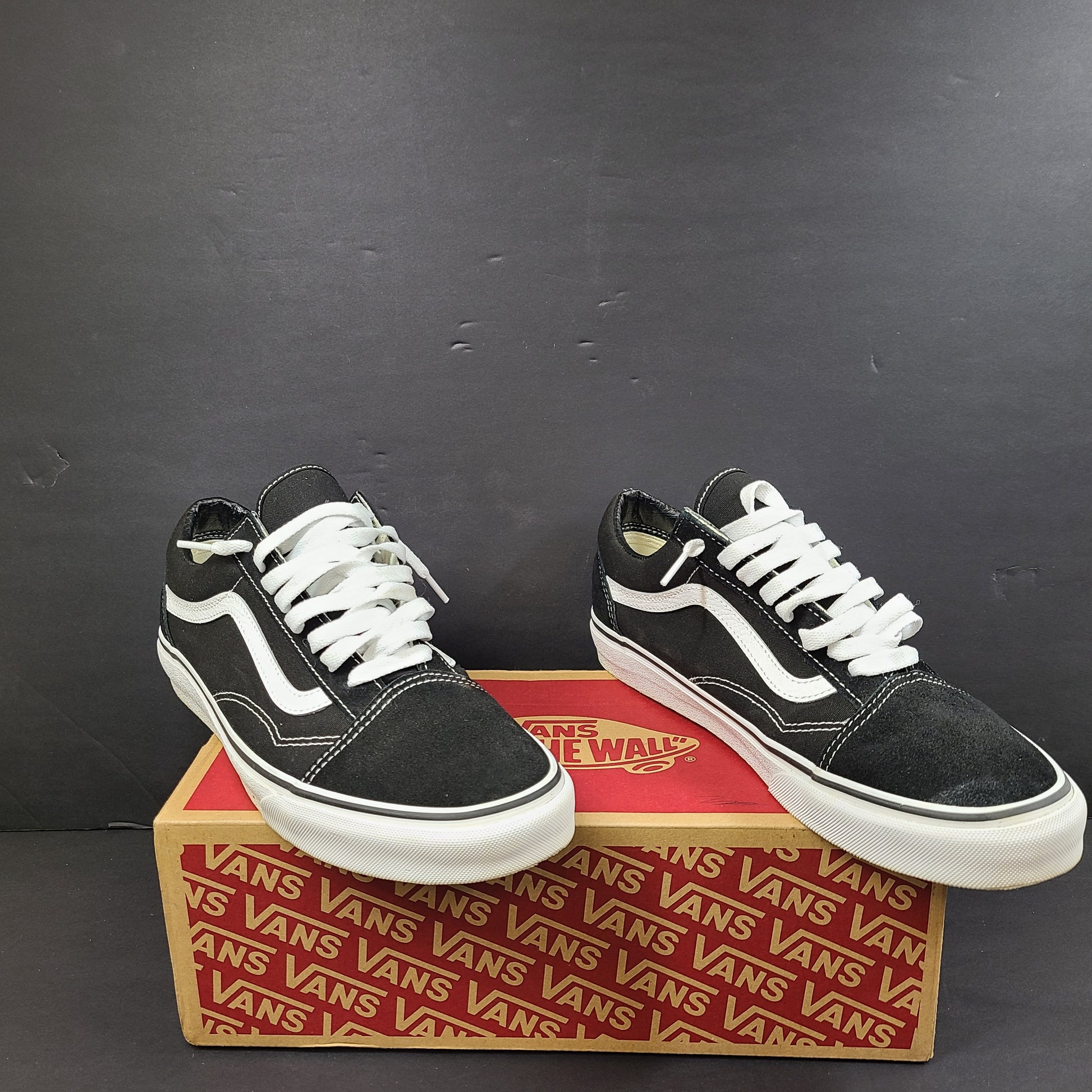 Low-top Vans Old Skool skate shoe in black with a white side stripe and vulcanized sole.