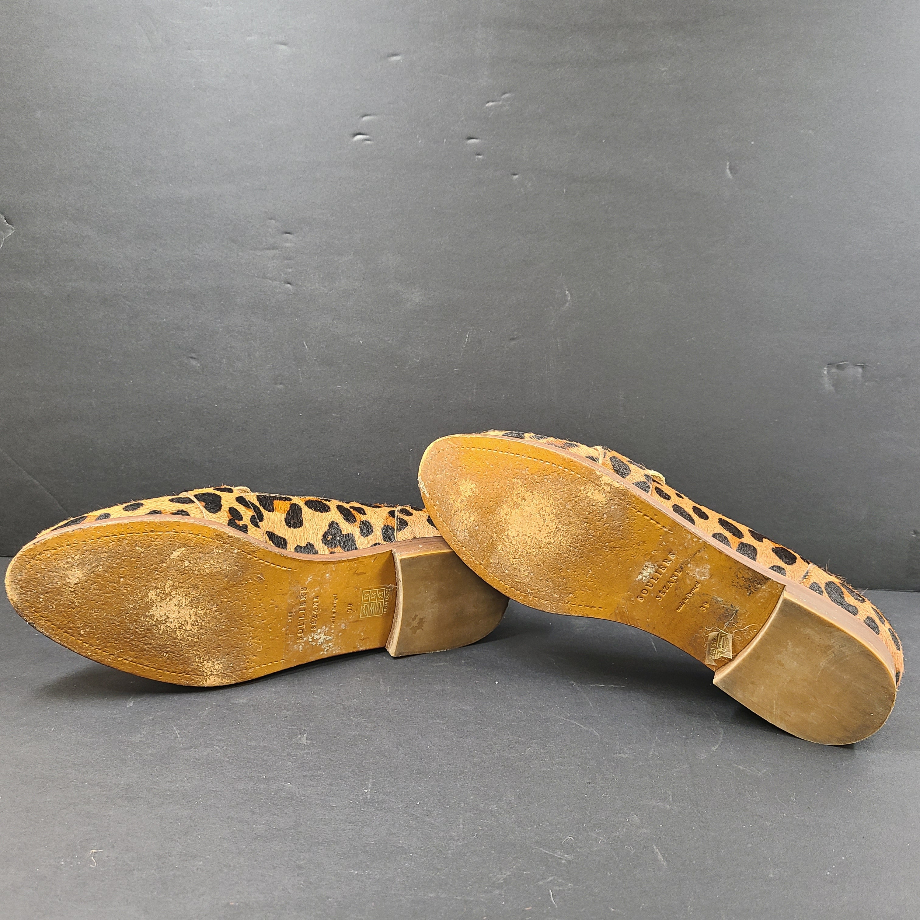 Leopard-print Sézane loafers feature a low profile, branded insole reading "SOULIERS SÉZANE" and a sole stamped "made in Portugal" and 39.