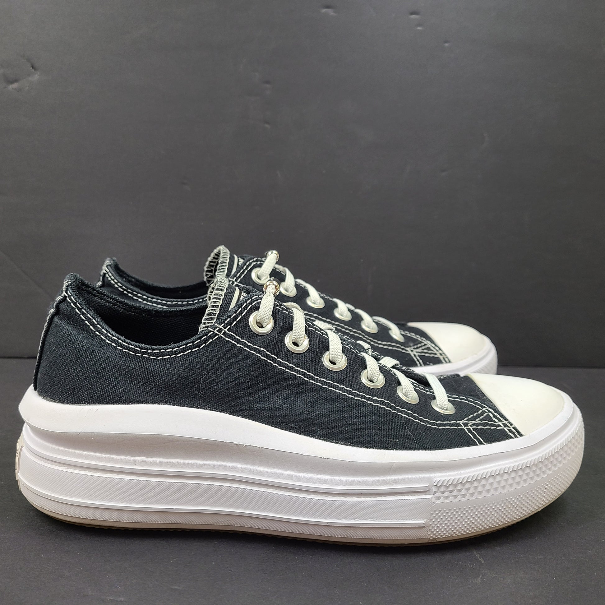 Black Converse Chuck Taylor All Star Move platform sneakers, size US 8.5, model 570256C.