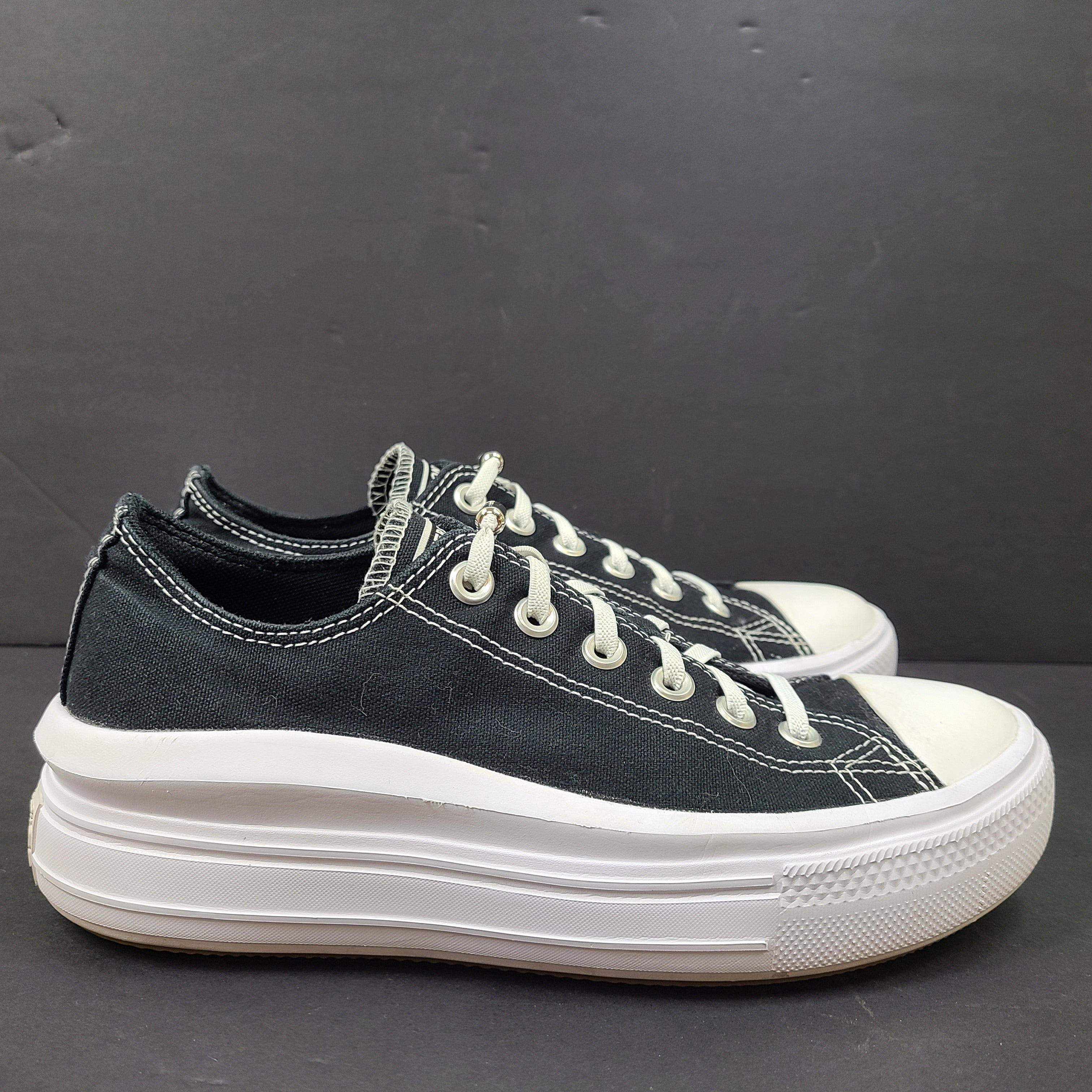 Black Converse Chuck Taylor All Star Move platform sneakers, size US 8.5, model 570256C.