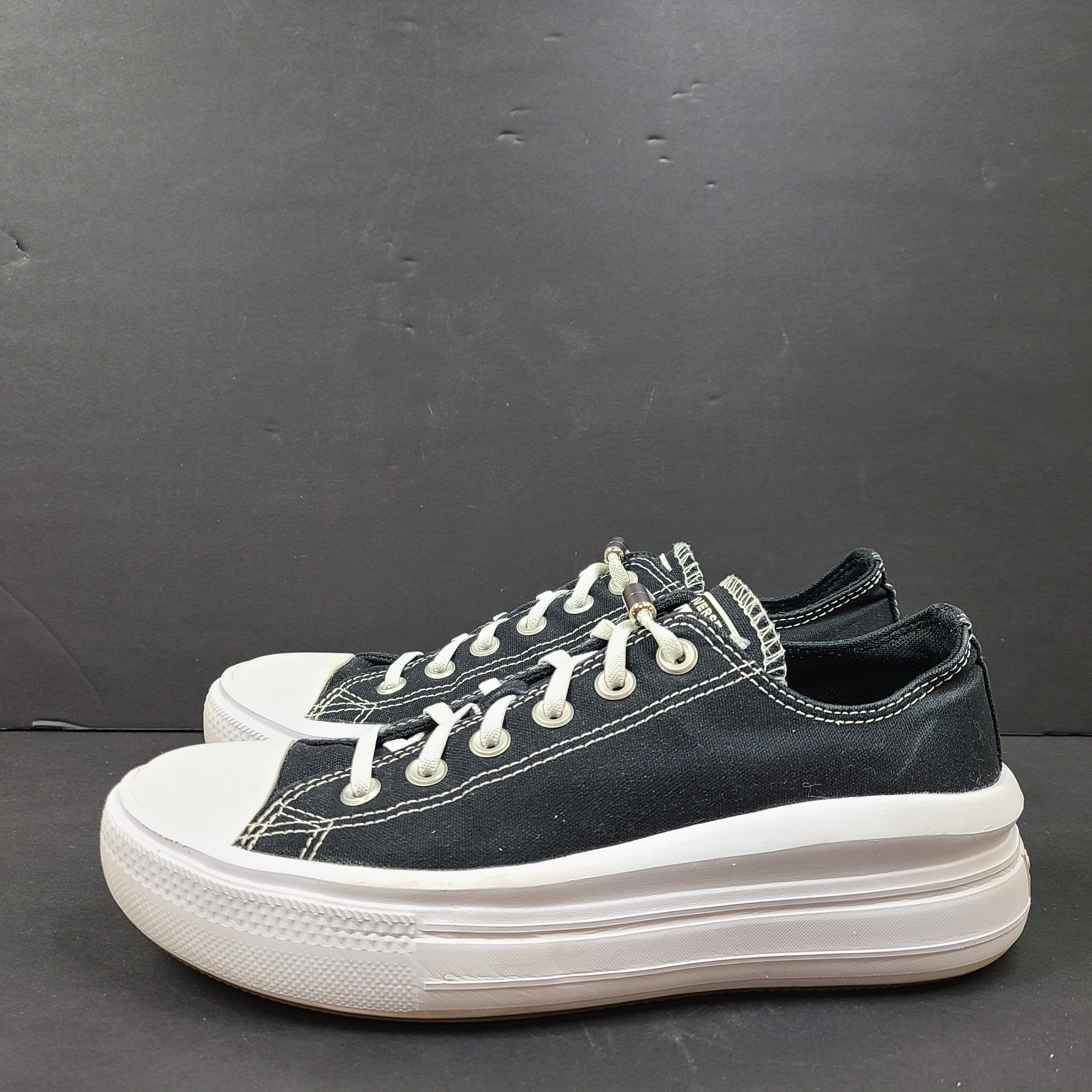 Black Converse Chuck Taylor All Star Move platform sneakers, size US 8.5, model 570256C.