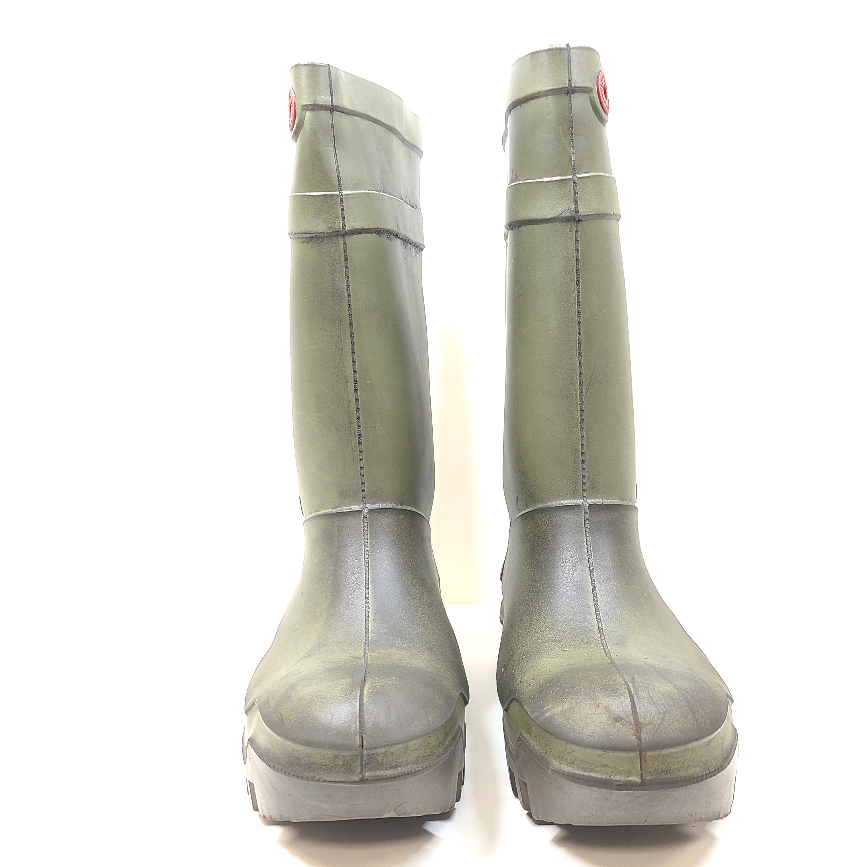 Sturdy green Dunlop Purofort M/SD safety boots with a textured sole and moderate wear.