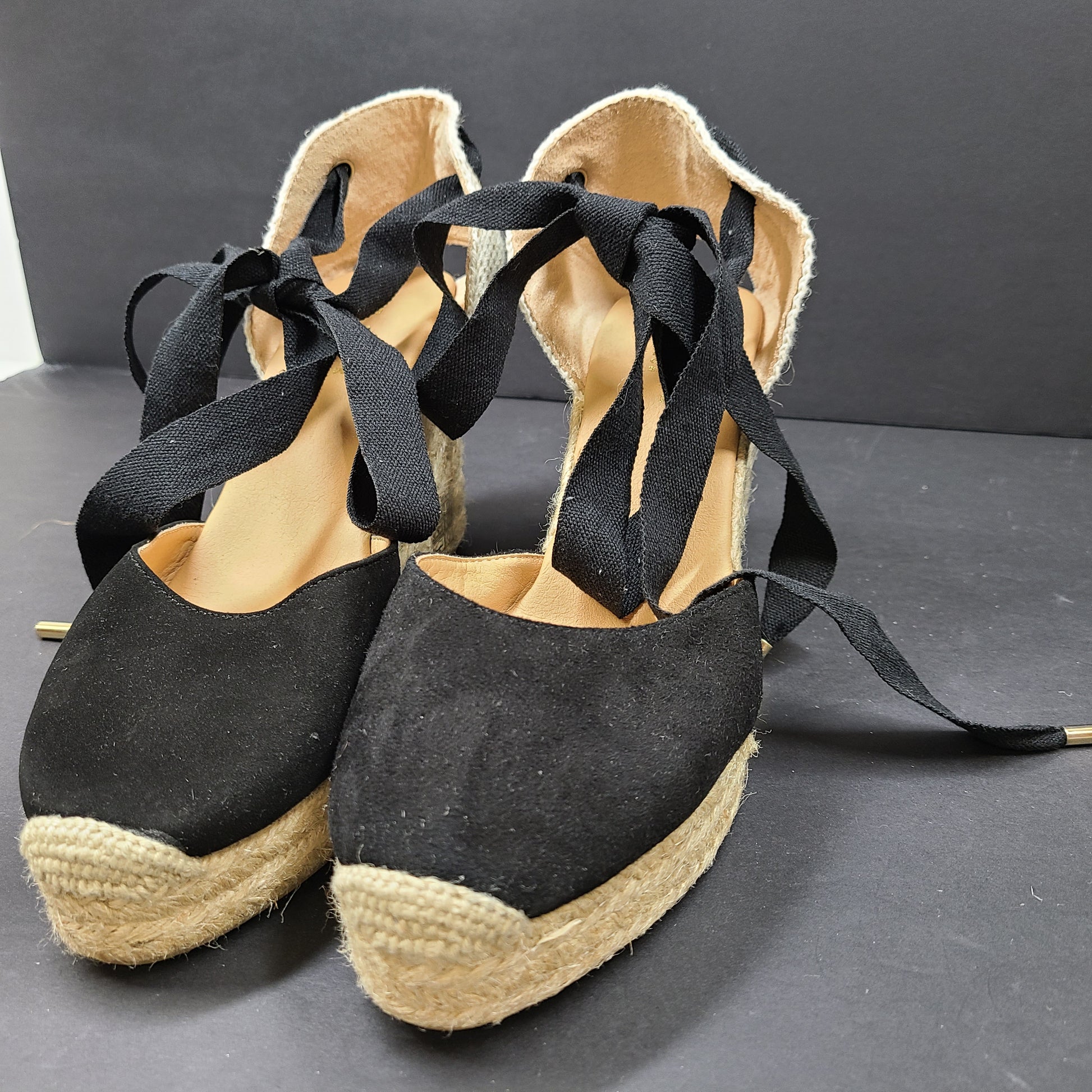 Black and beige Ted Baker Gia espadrille wedge sandals in women's EU 40, made in Spain.