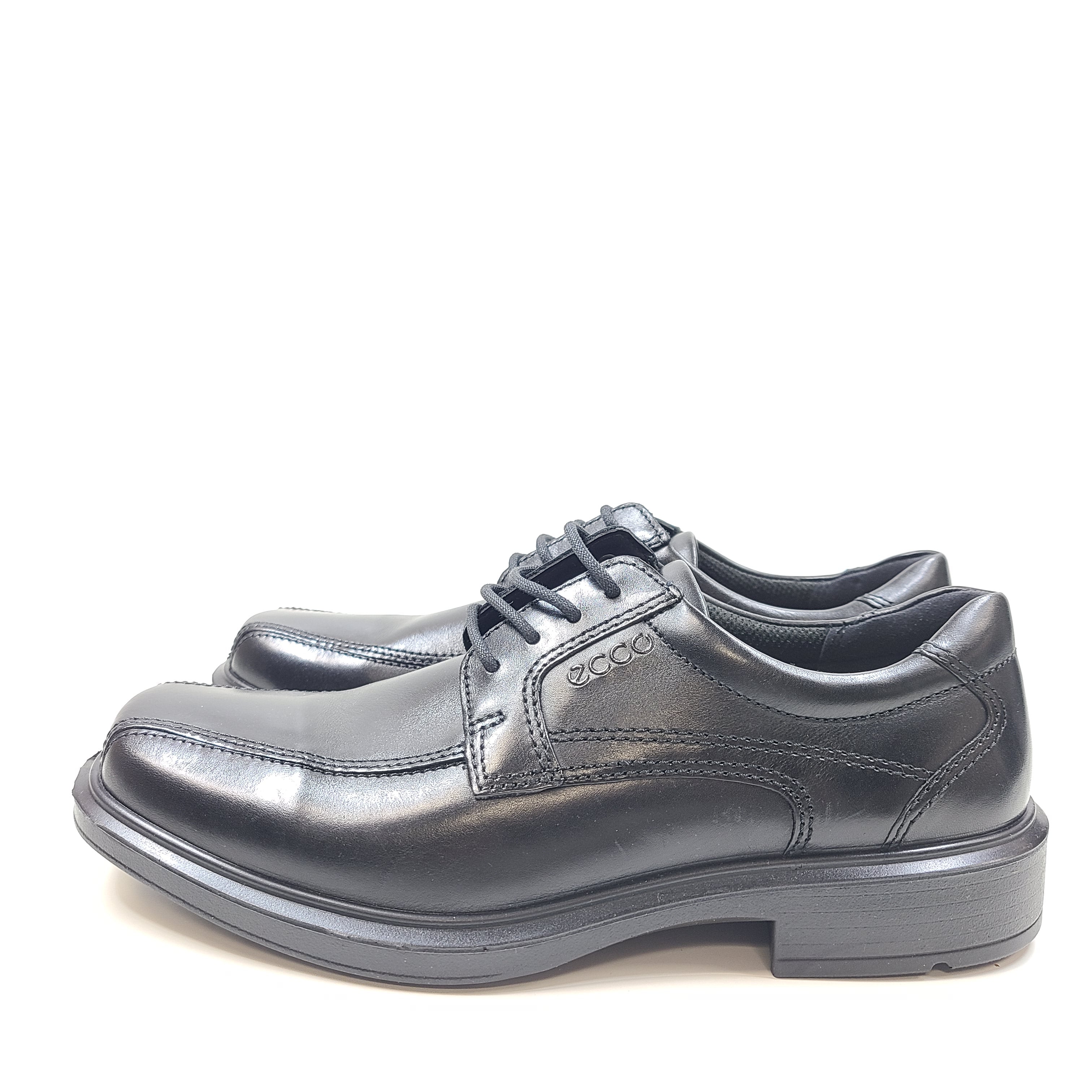 Black ECCO Helsinki leather lace-up men's shoe in EU 39 size with low-profile sole and refined lines.
