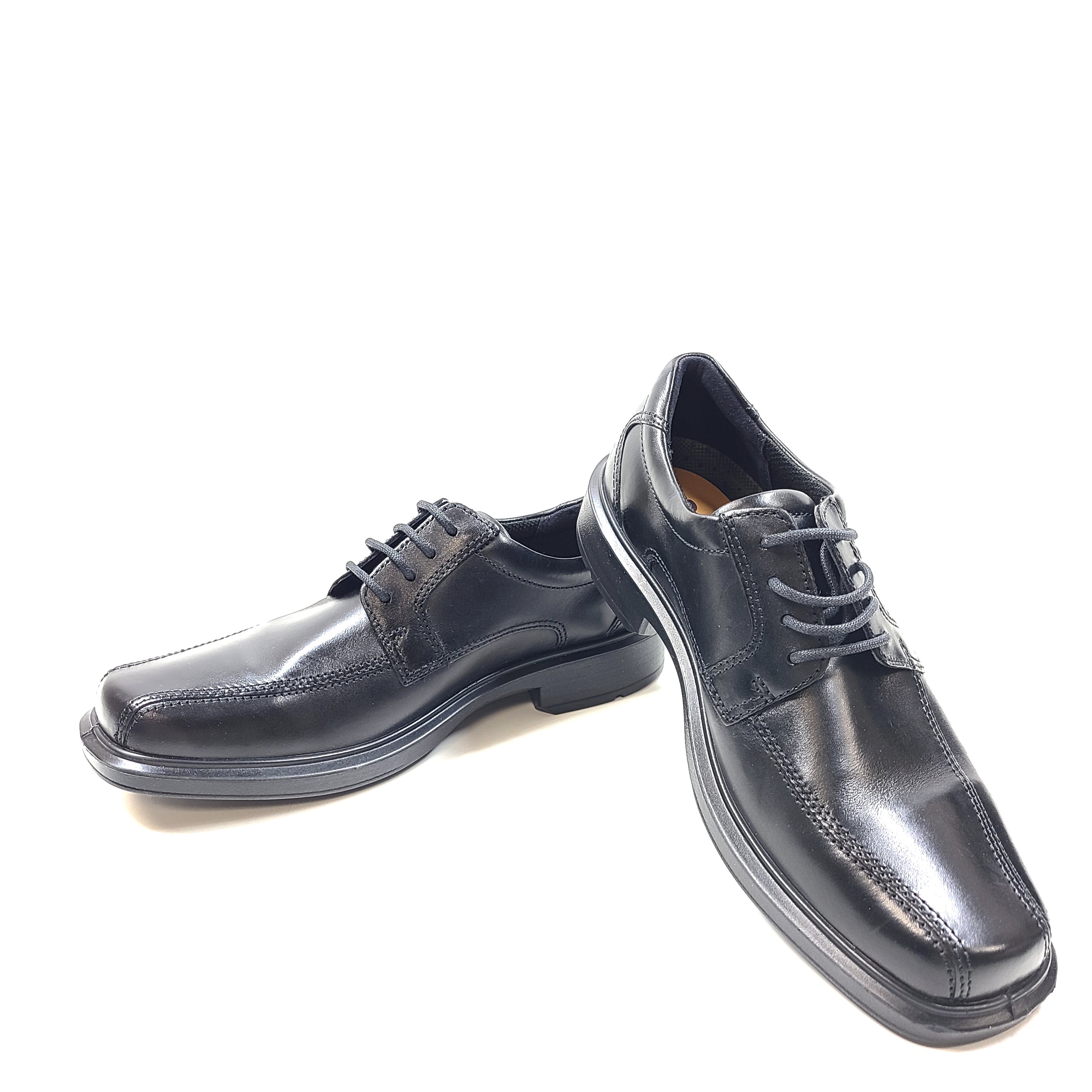 Black ECCO Helsinki leather lace-up men's shoe in EU 39 size with low-profile sole and refined lines.