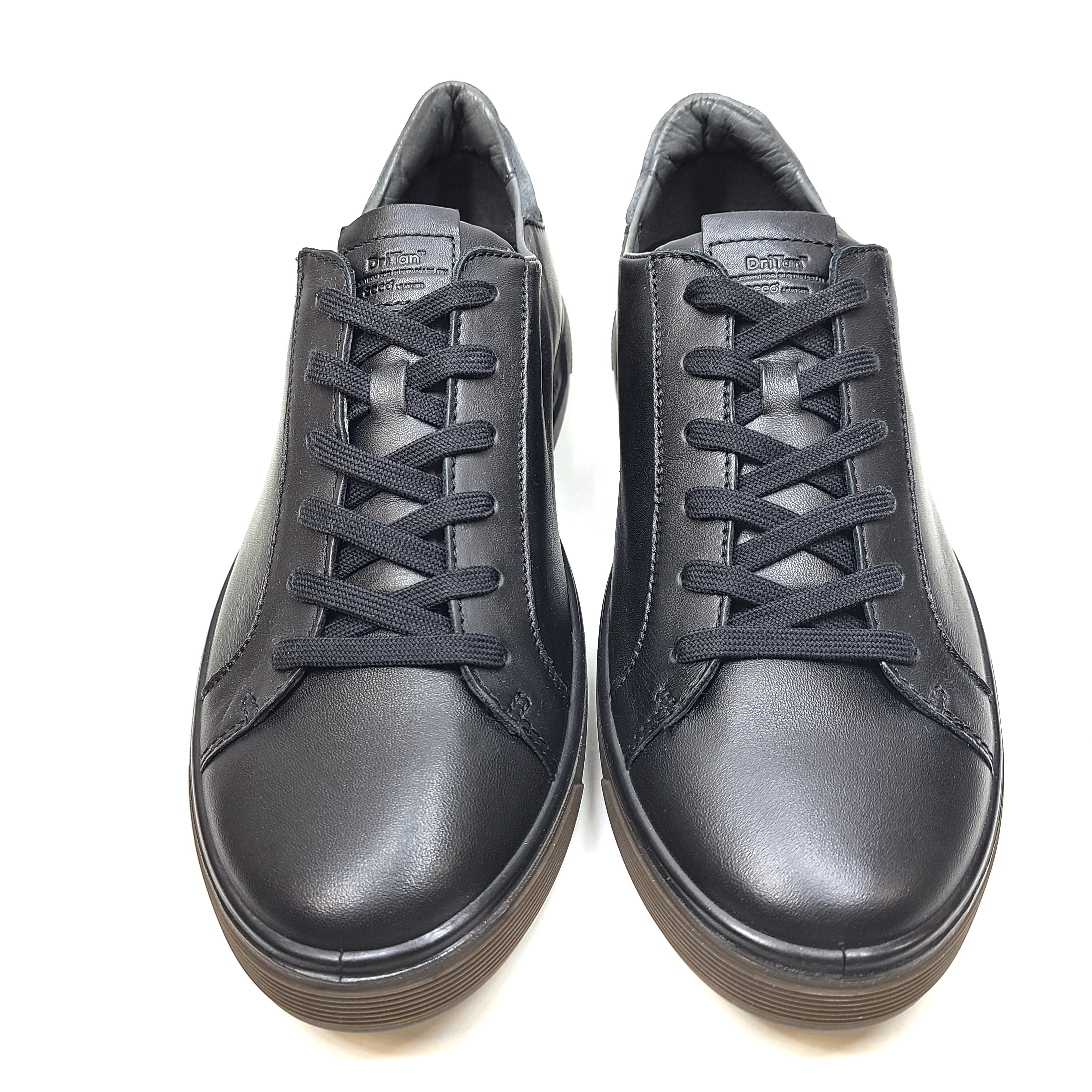 ECCO DriTan black leather shoes in EU size 43 deliver refined comfort and a streamlined profile.