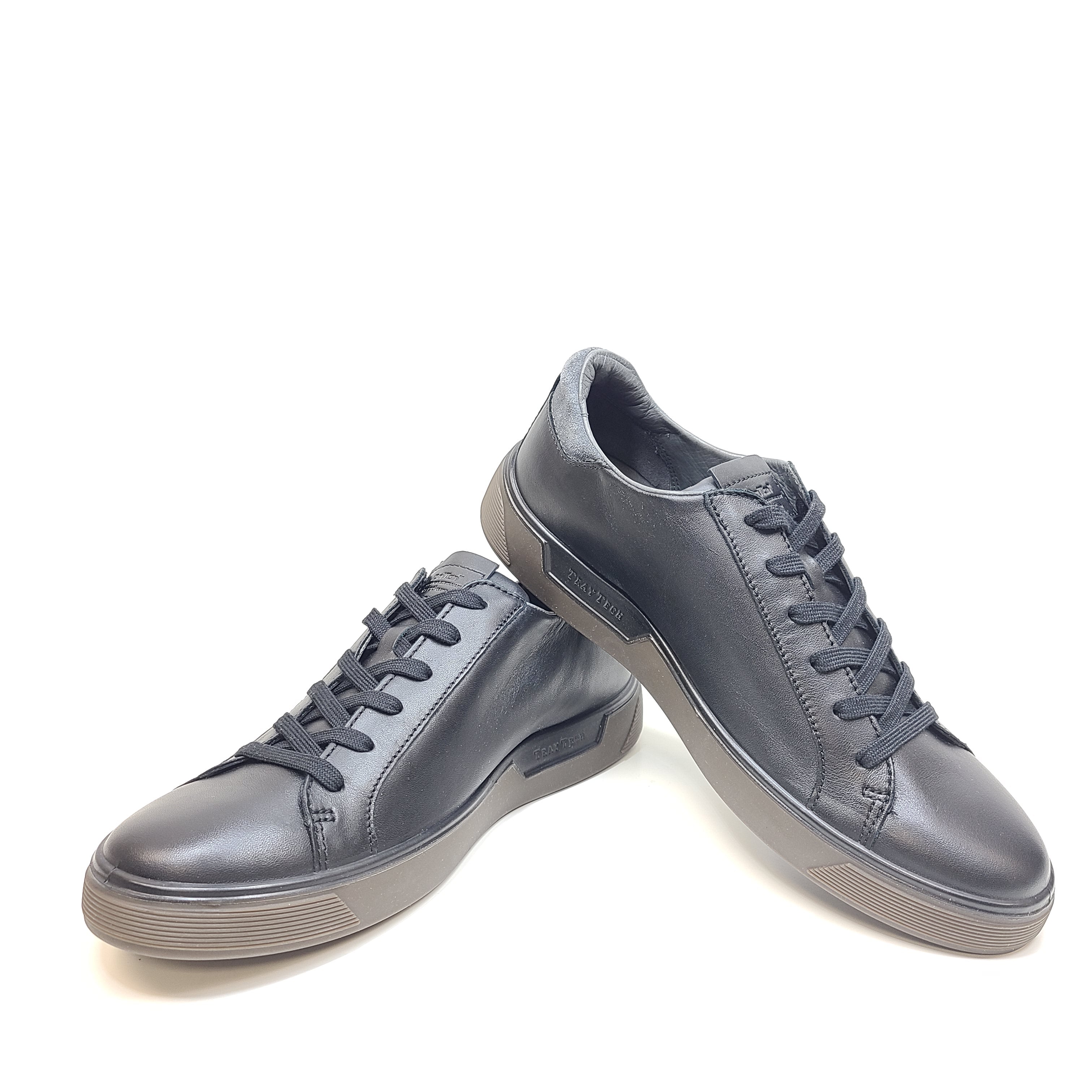ECCO DriTan black leather shoes in EU size 43 deliver refined comfort and a streamlined profile.