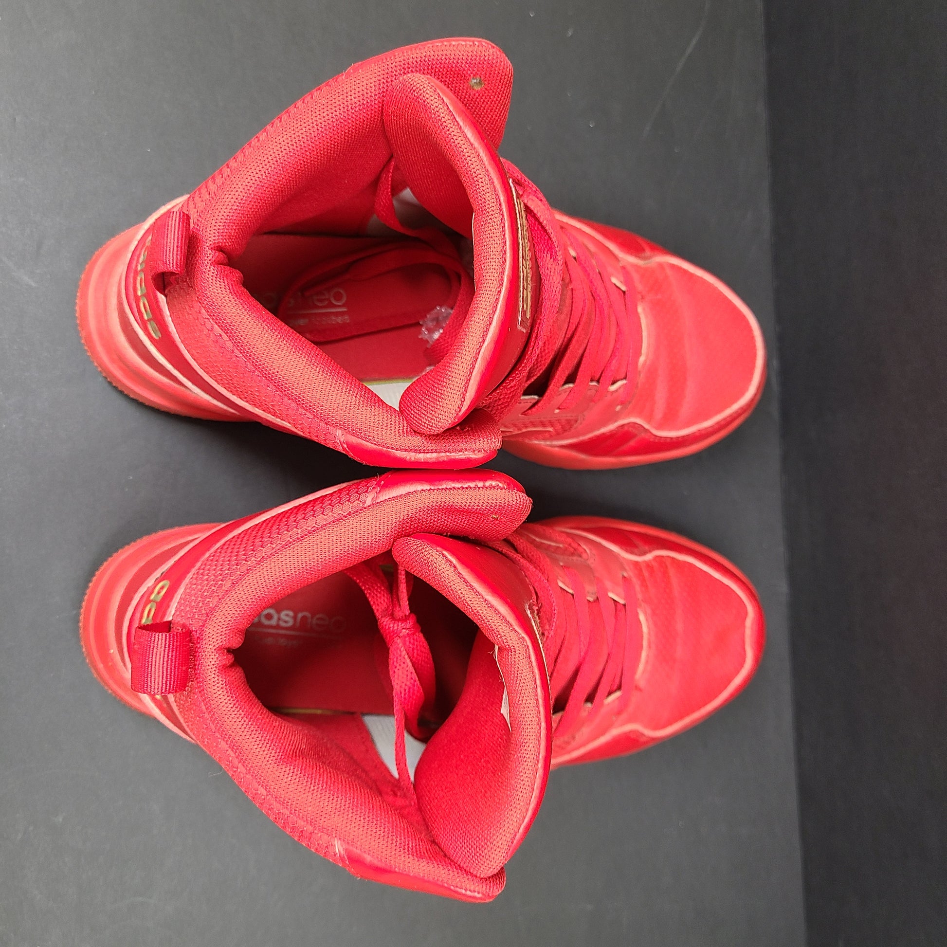 Red Adidas Cloudfoam sneakers size US 8.5 with sole wear and minor creasing.