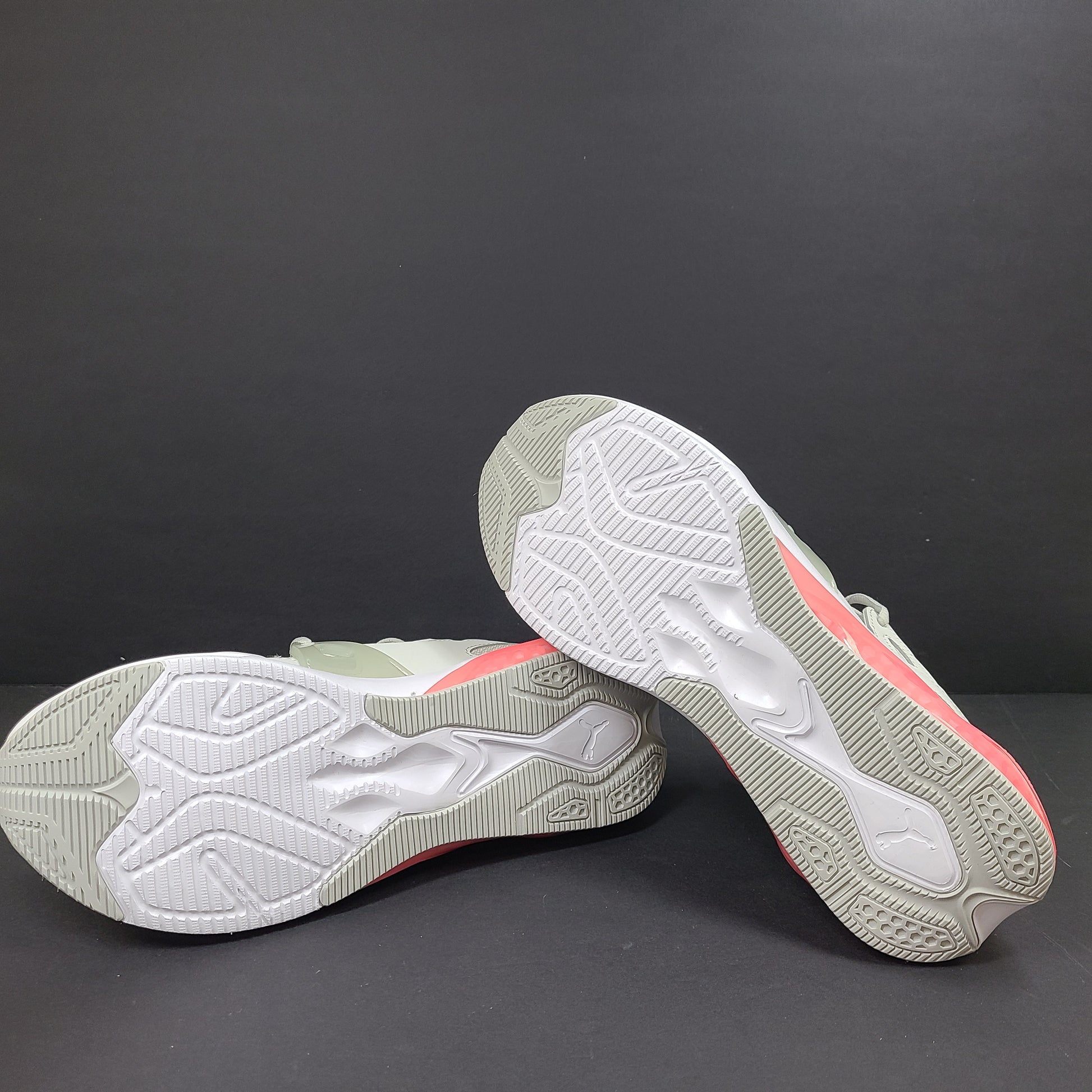 Puma SOFTFOAM women's sneaker in light gray and coral with cushioned midsole for everyday comfort.