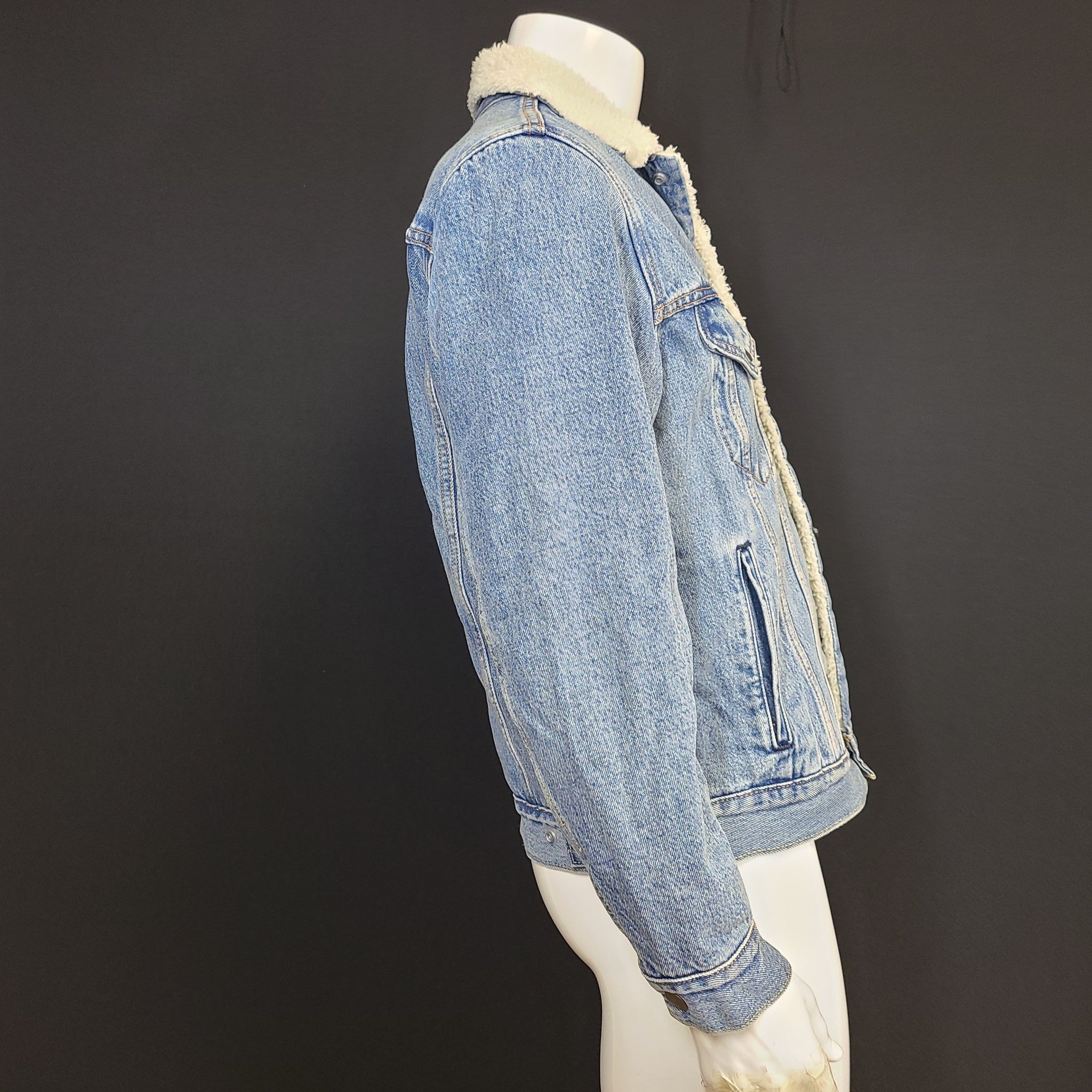 Levi's Premium Vintage Relaxed Sherpa Trucker Jacket Denim Jean Light Wash S