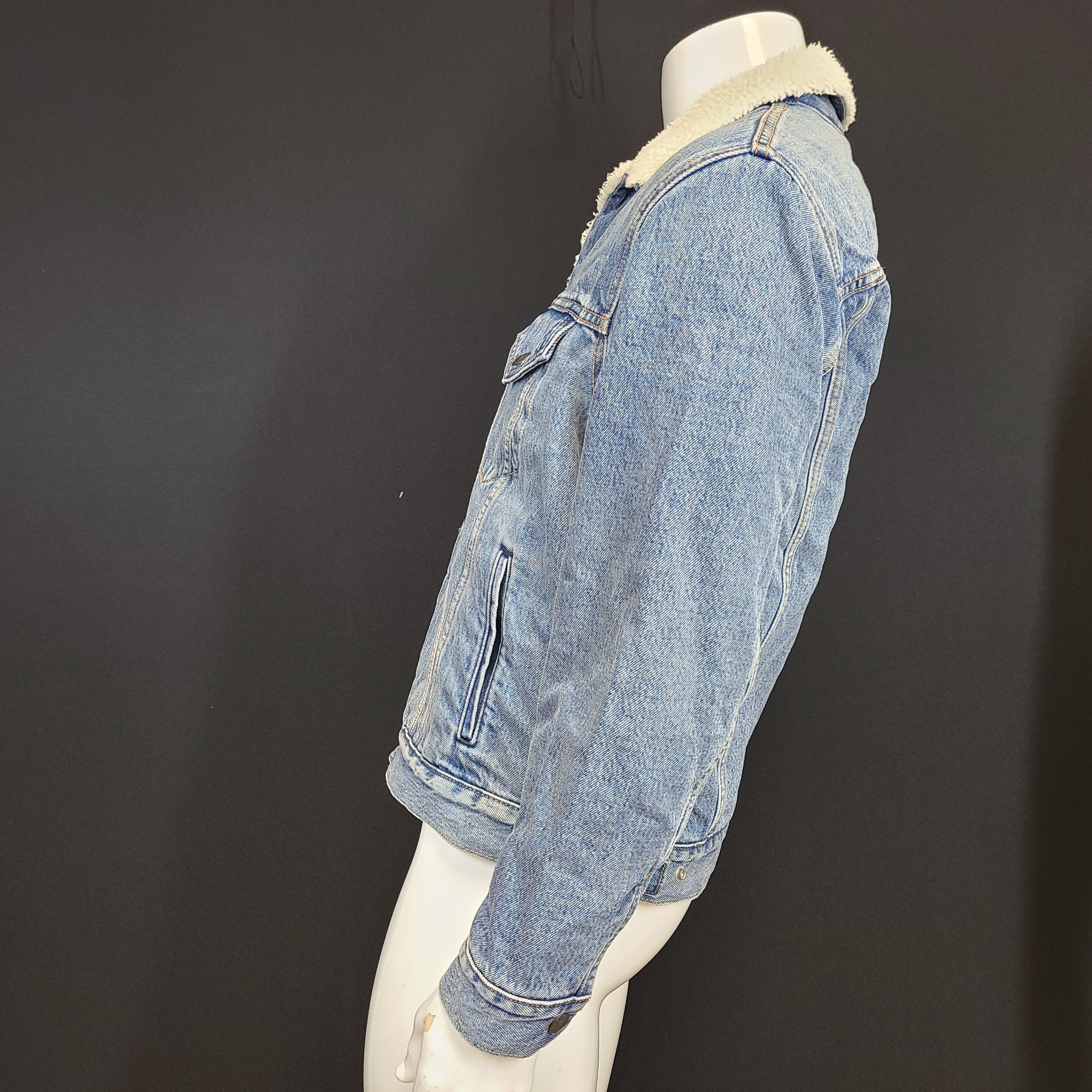 Levi's Premium Vintage Relaxed Sherpa Trucker Jacket Denim Jean Light Wash S