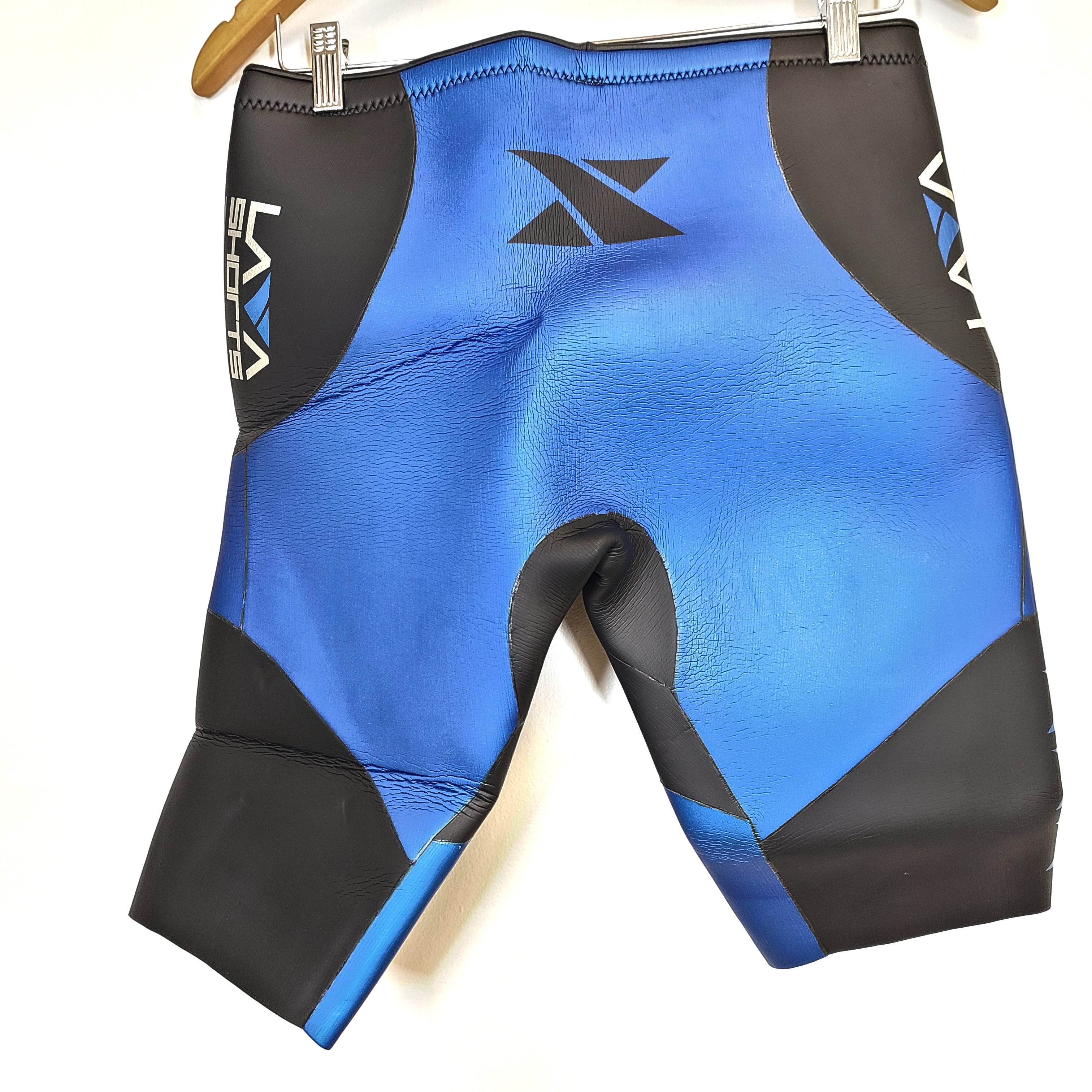 Black and blue Xterra Lava neoprene shorts in size L with nylon panels and reinforced seams.