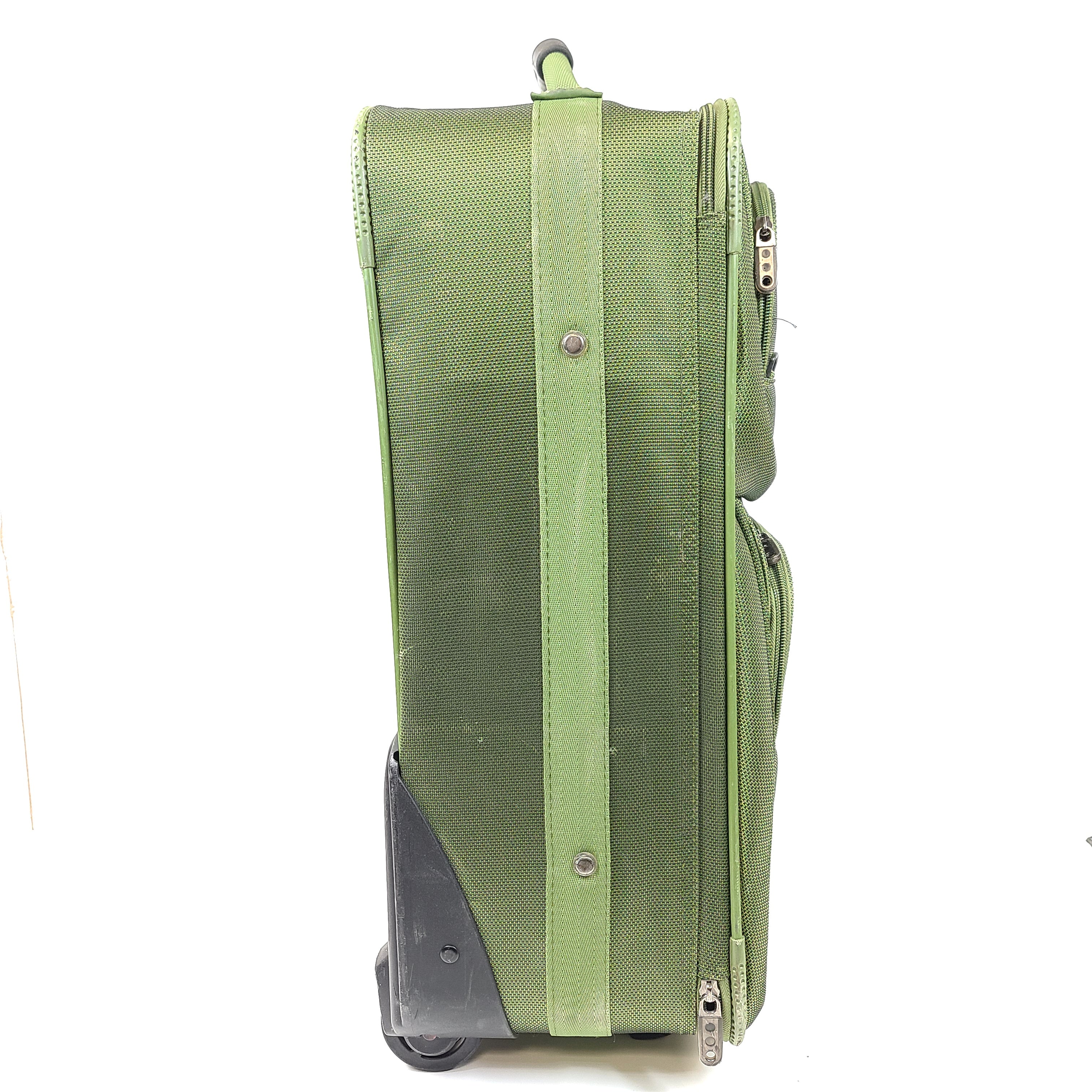 Green Samsonite suitcase model 4500025904 with scuff marks on wheels and handles.