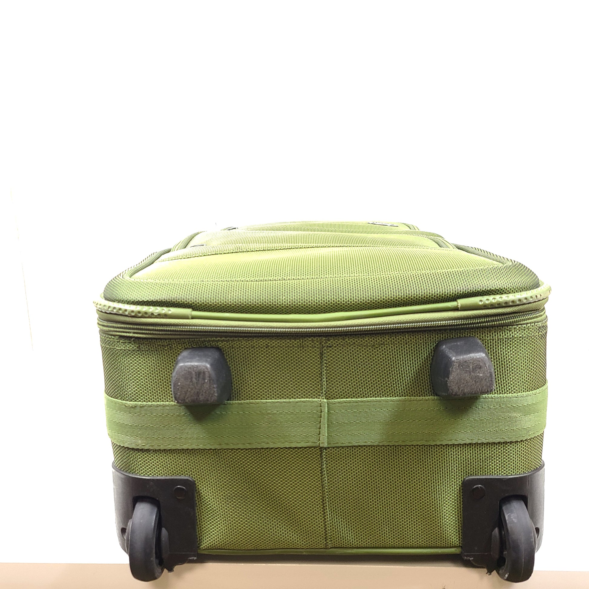 Green Samsonite suitcase model 4500025904 with scuff marks on wheels and handles.