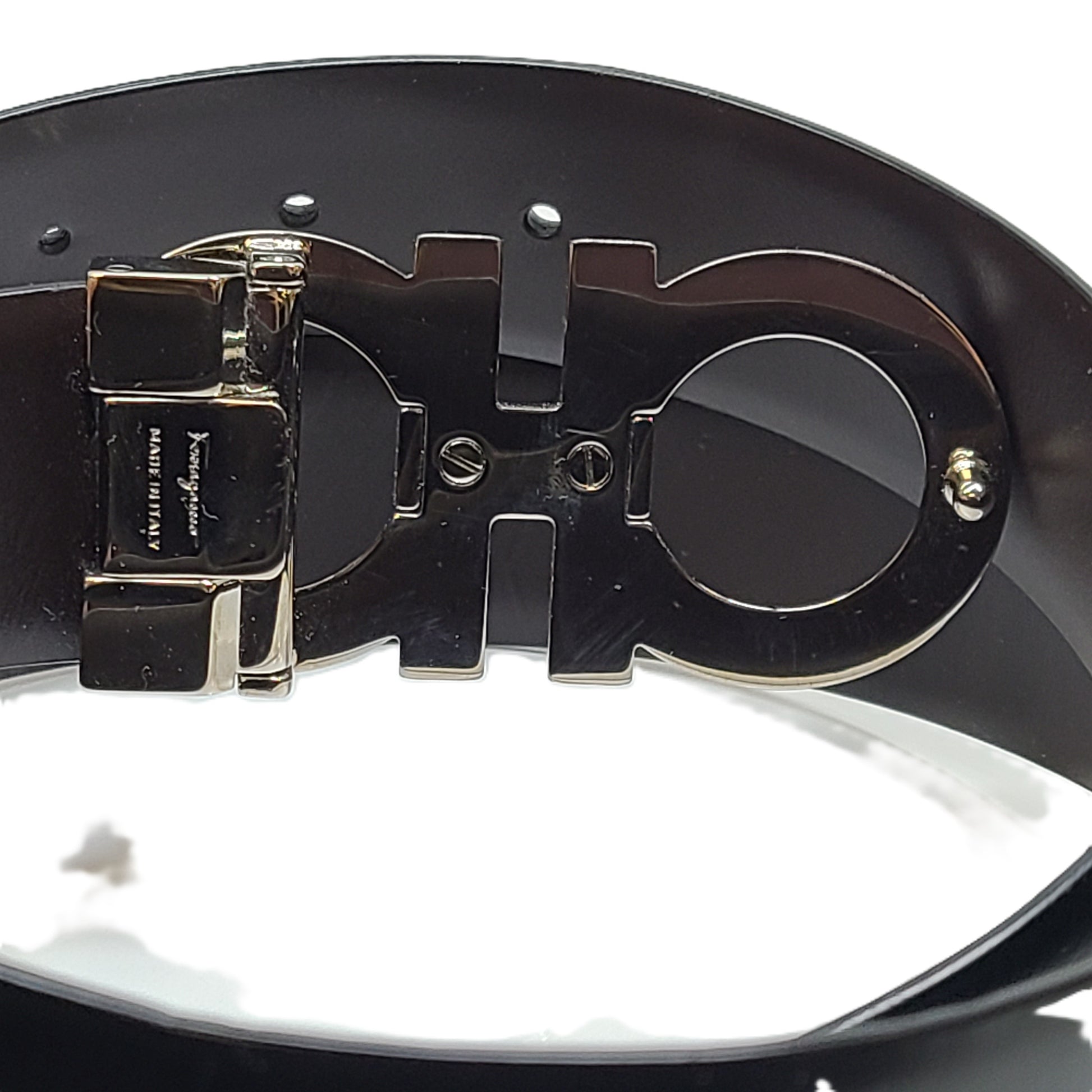 Black Salvatore Ferragamo leather belt that conveys refined Italian craftsmanship and modern elegance.