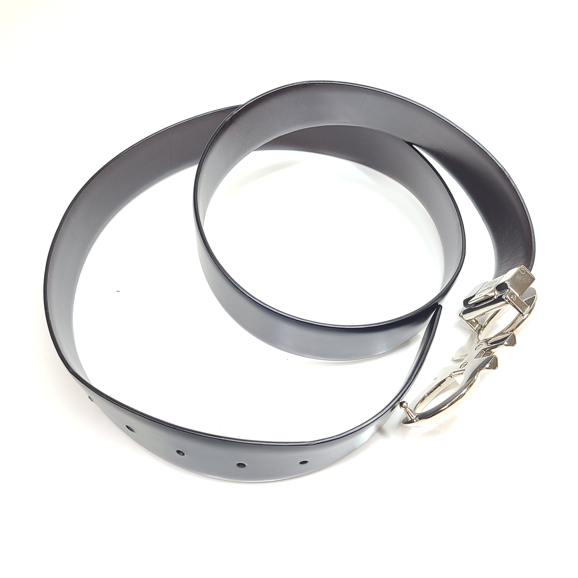 Black Salvatore Ferragamo leather belt that conveys refined Italian craftsmanship and modern elegance.