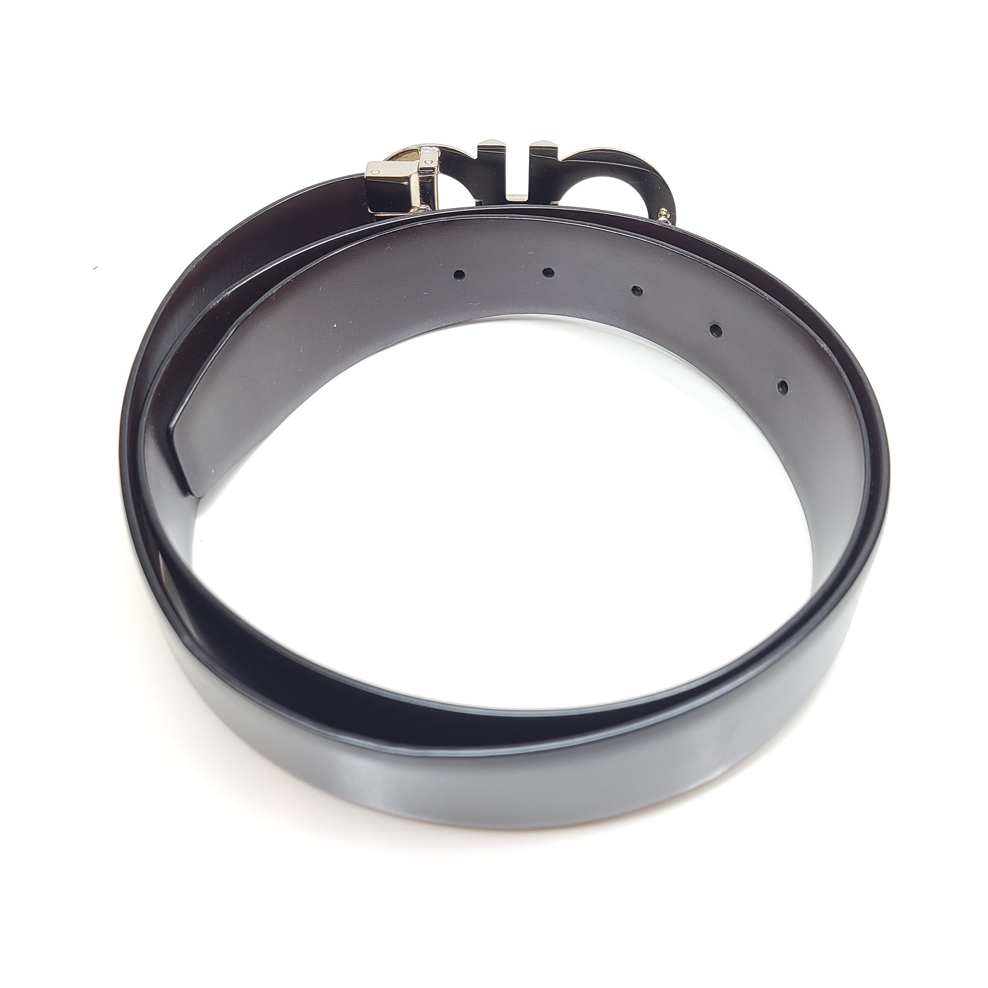 Black Salvatore Ferragamo leather belt that conveys refined Italian craftsmanship and modern elegance.