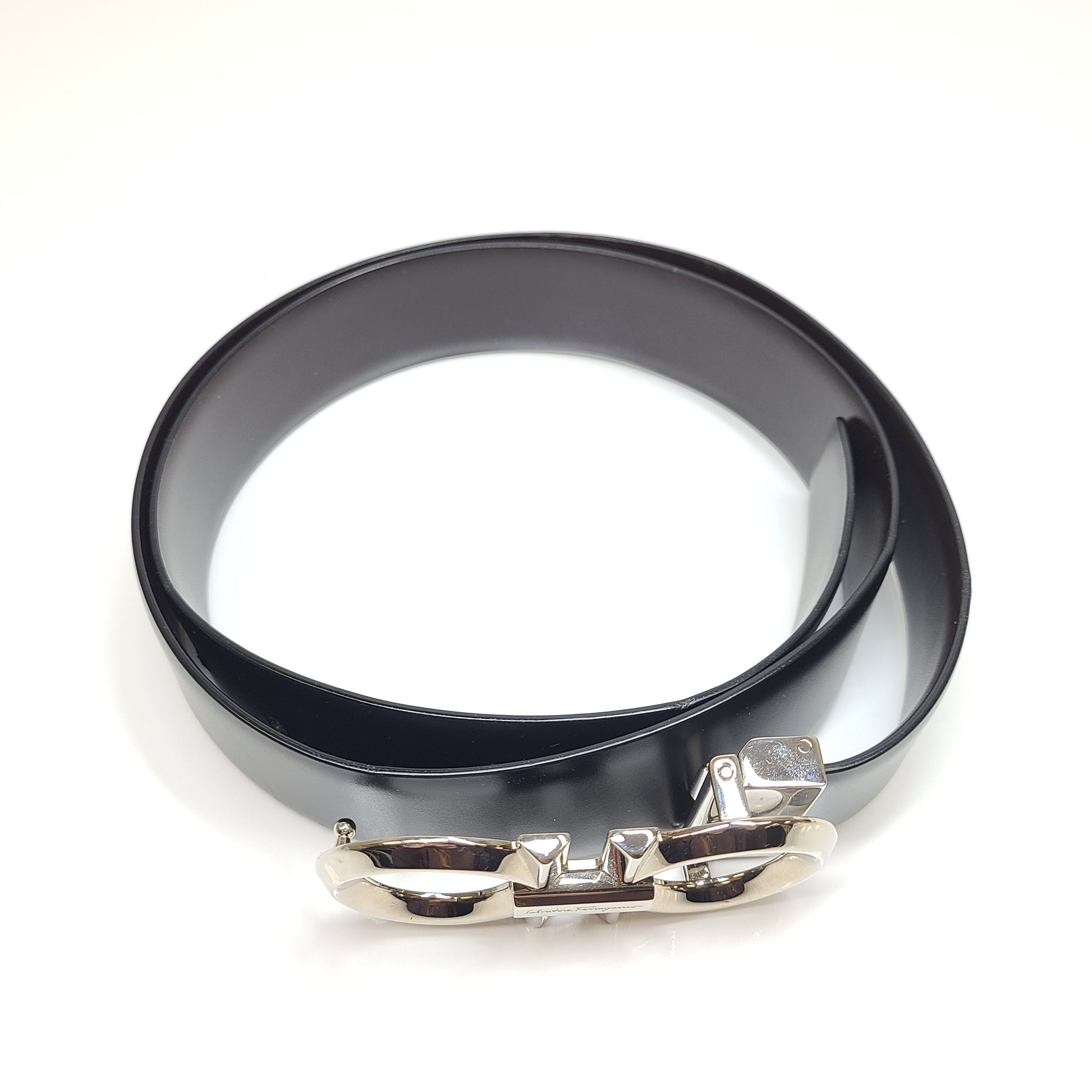 Black Salvatore Ferragamo leather belt that conveys refined Italian craftsmanship and modern elegance.