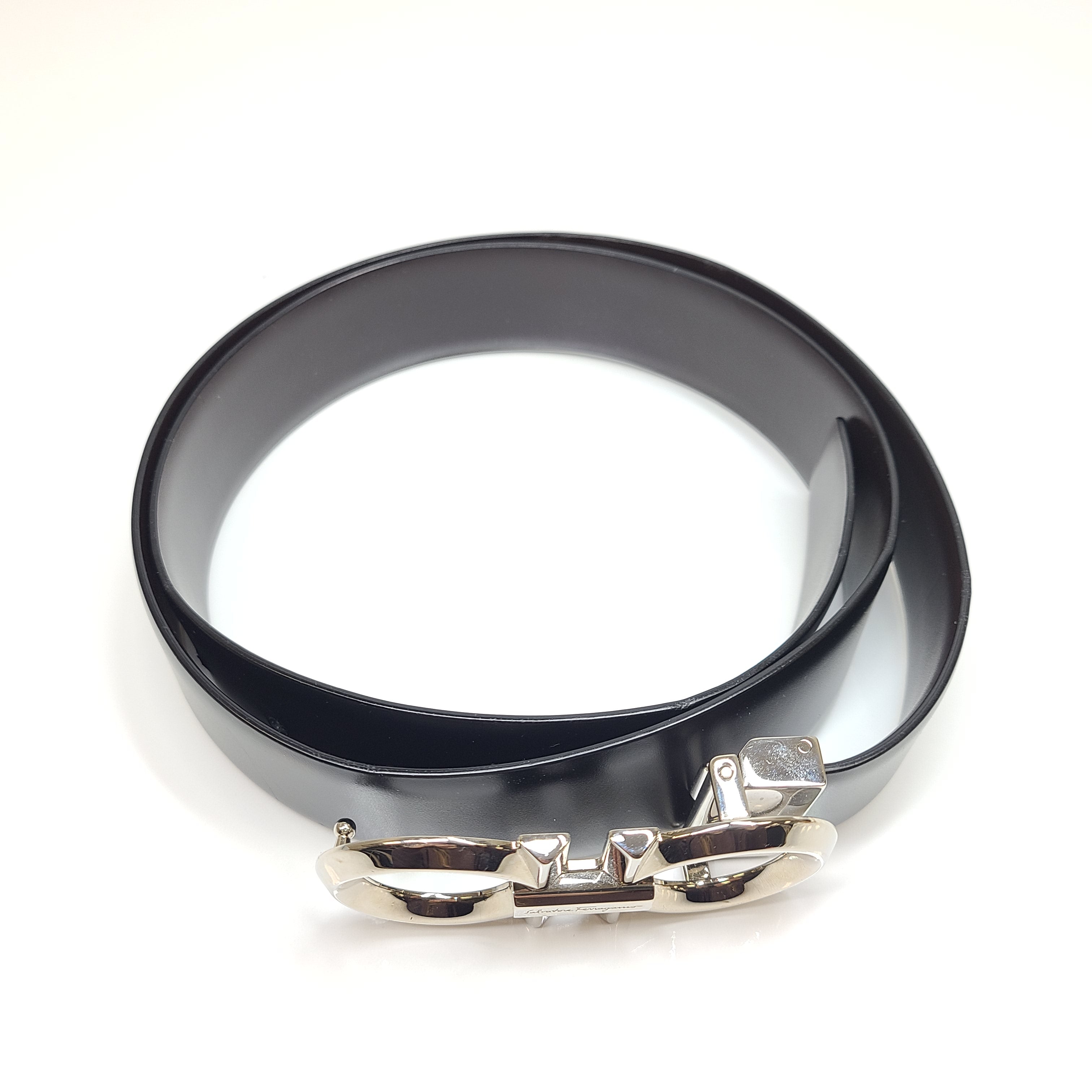 Black Salvatore Ferragamo leather belt that conveys refined Italian craftsmanship and modern elegance.