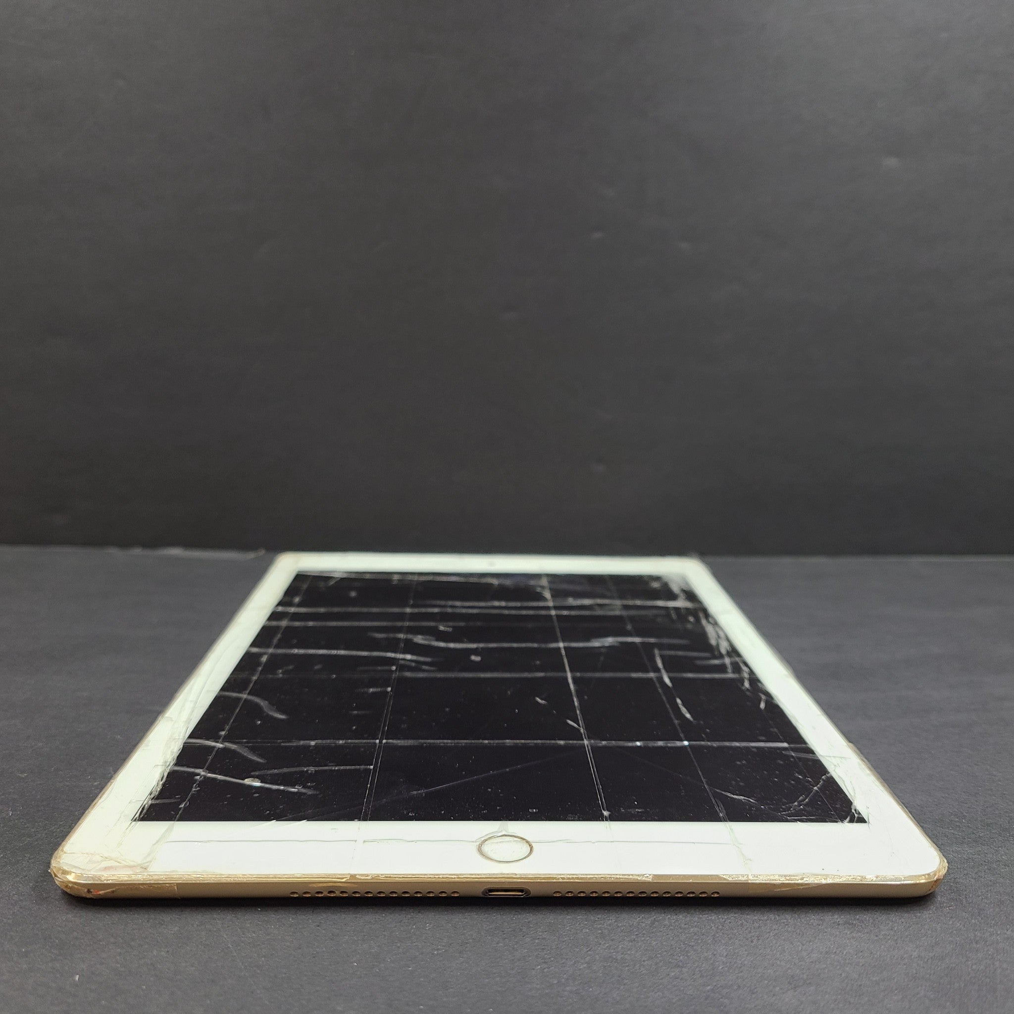 Apple iPad Air 2 64GB, Wi-Fi (Unlocked), 9.7" - Gold A1567 READ!!