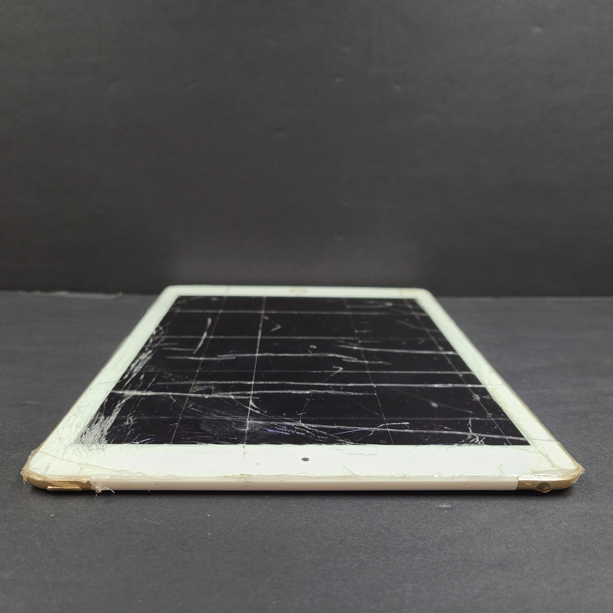 Apple iPad Air 2 64GB, Wi-Fi (Unlocked), 9.7" - Gold A1567 READ!!