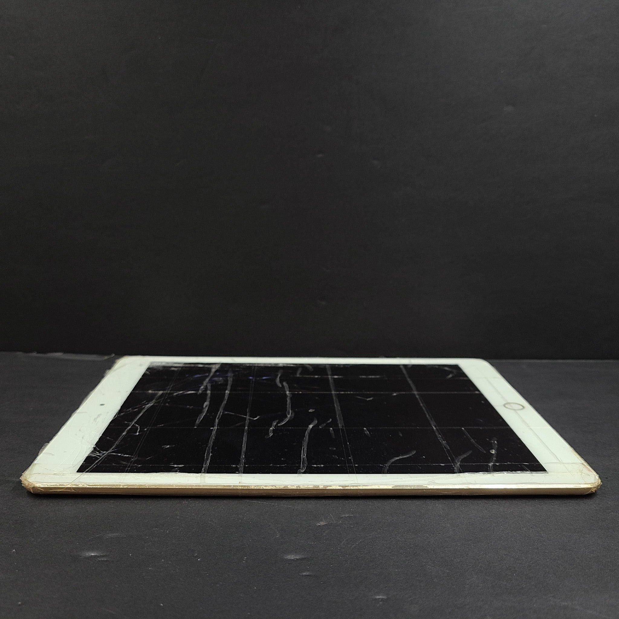 Apple iPad Air 2 64GB, Wi-Fi (Unlocked), 9.7" - Gold A1567 READ!!