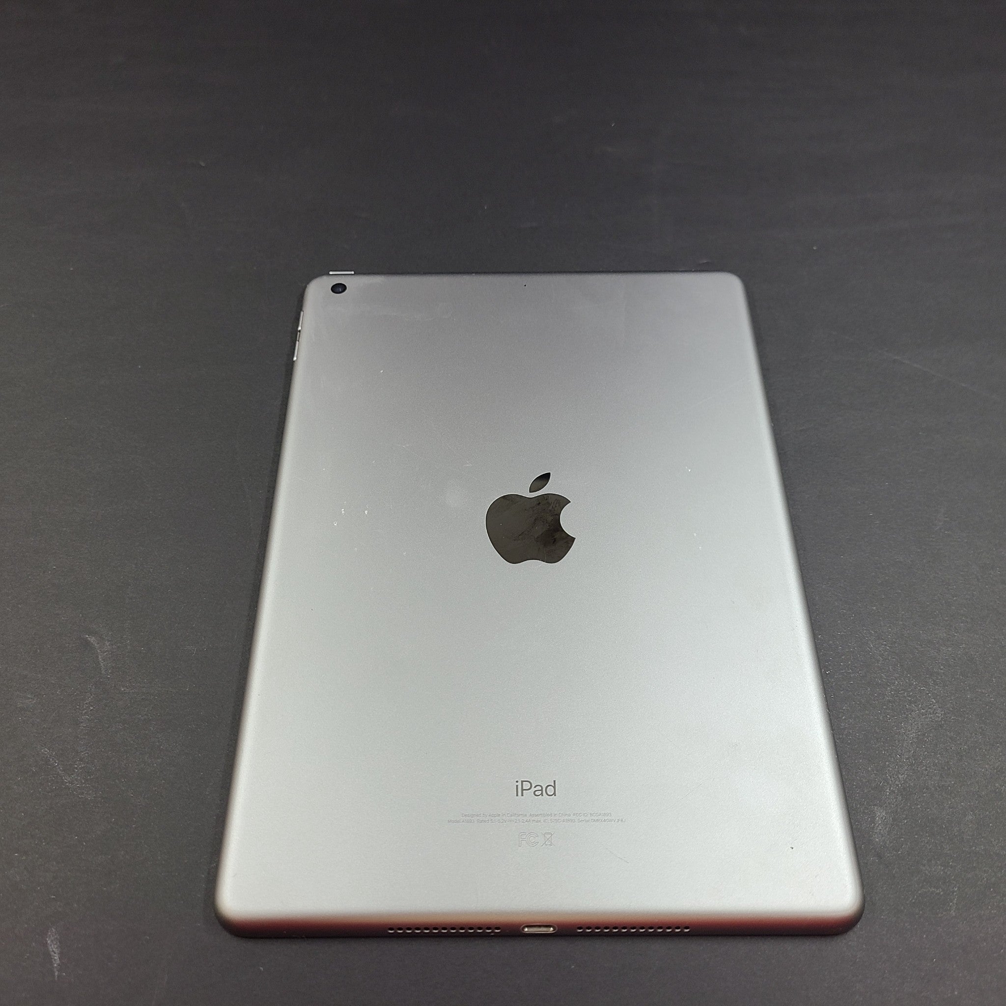 Apple iPad 6th Generation 9.7in A1893 32GB Wi-Fi - Space Gray READ Screen c1