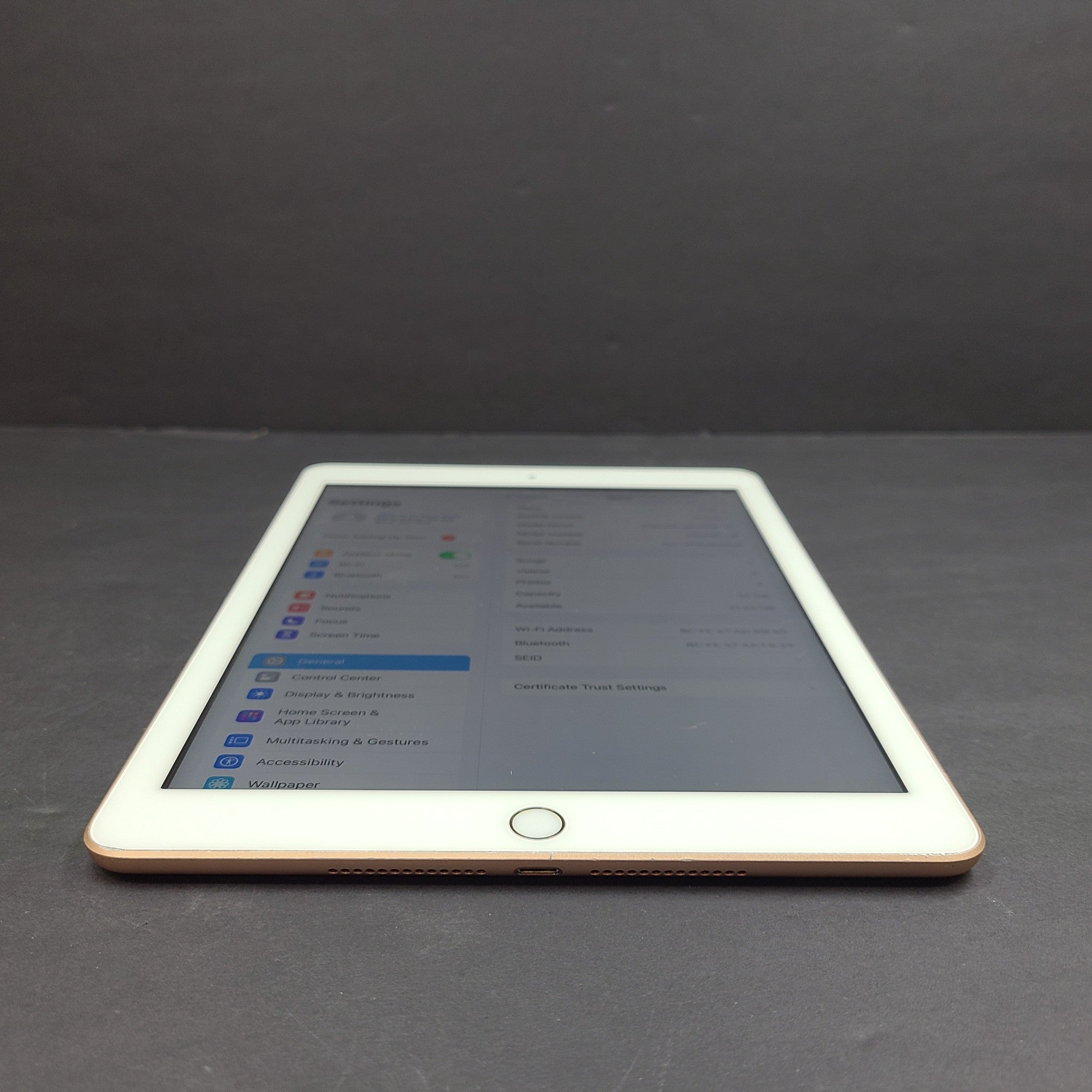 Apple iPad 6 6th Generation 9.7in 32GB Wi-Fi Rose Gold - A1893 READ screen v3