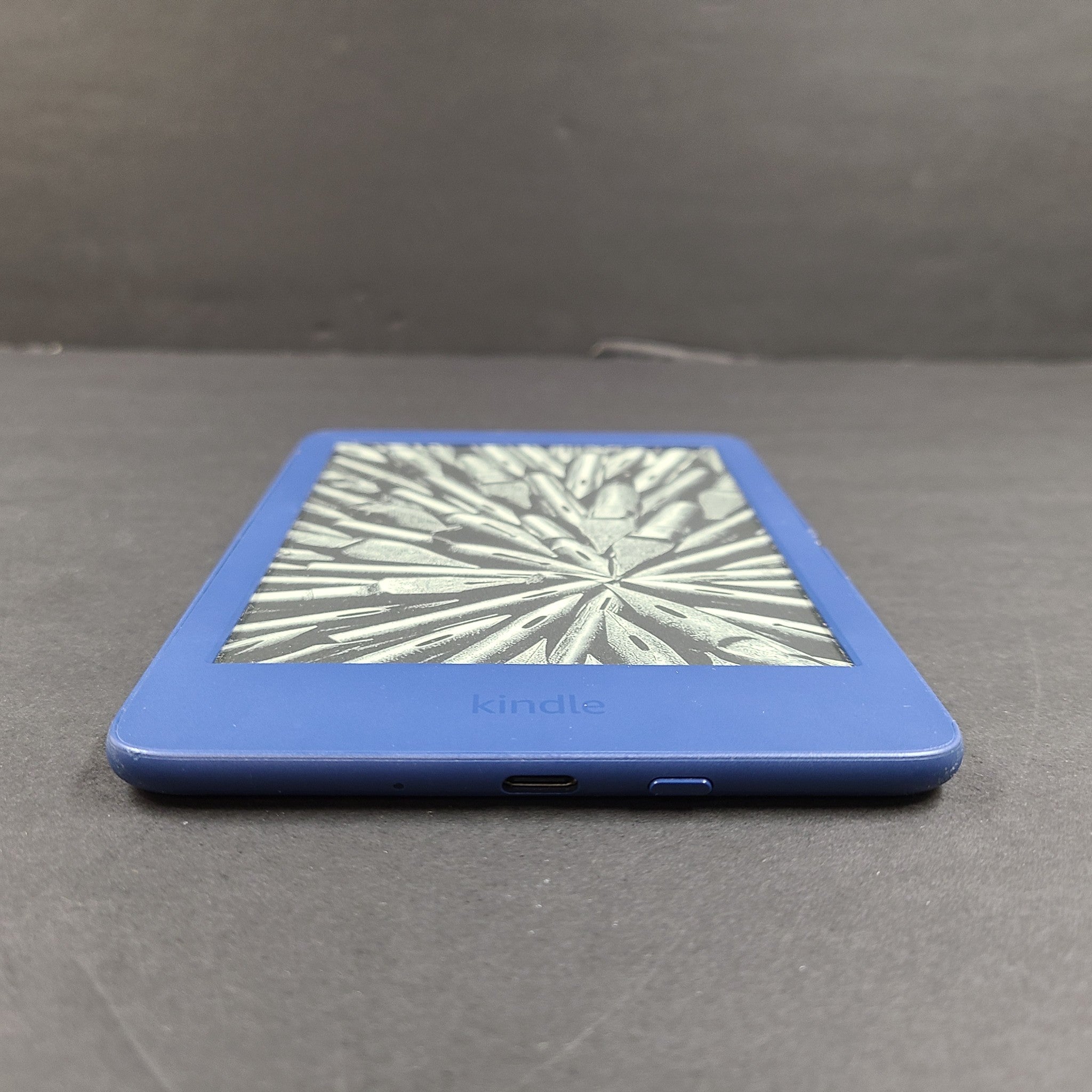 Amazon Kindle 11th Generation 16GB Wi-Fi 6in Backlight E-Reader - READ X2