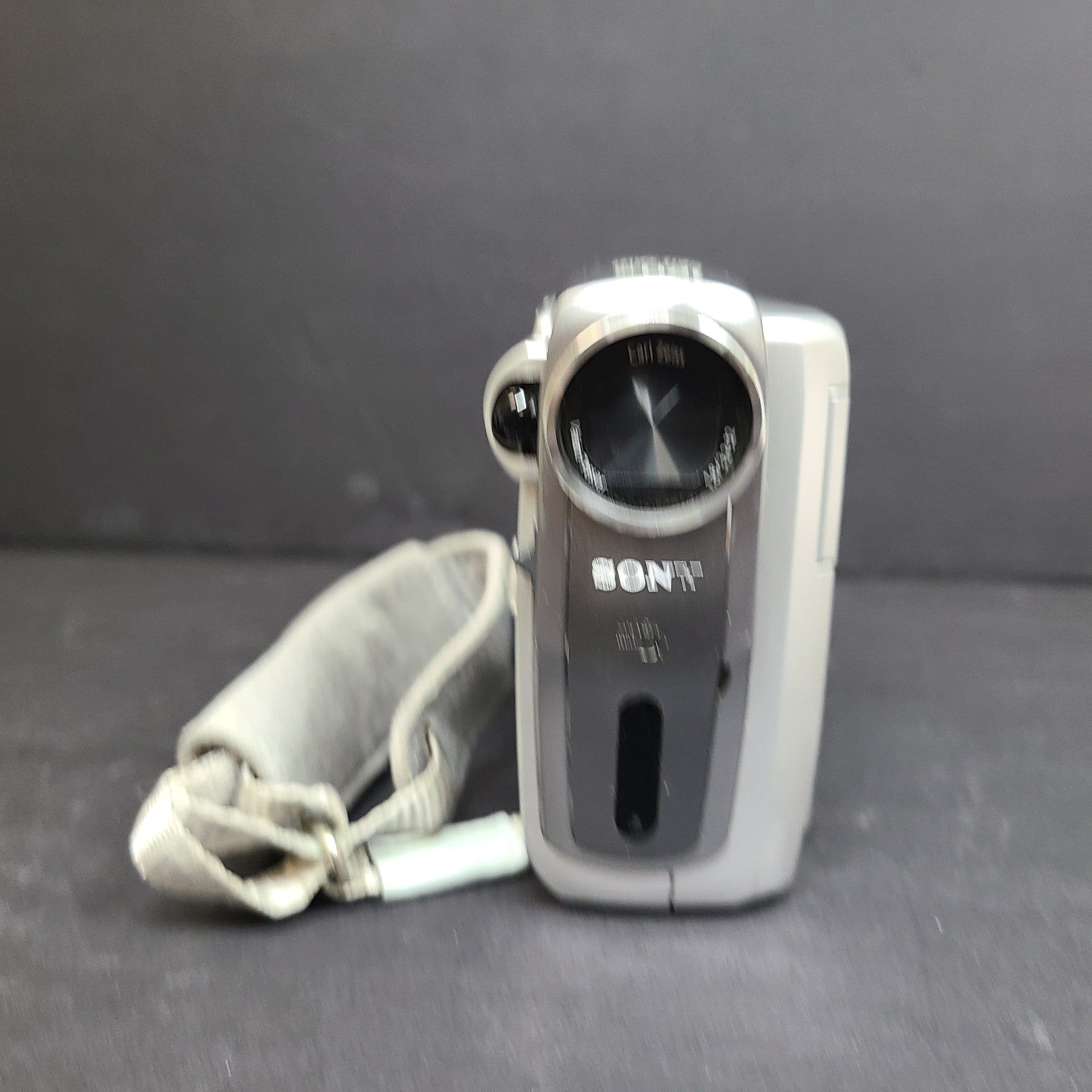 SONY HANDYCAM DCR-PC109 MiniDV Compact Digital Camcorder Silver