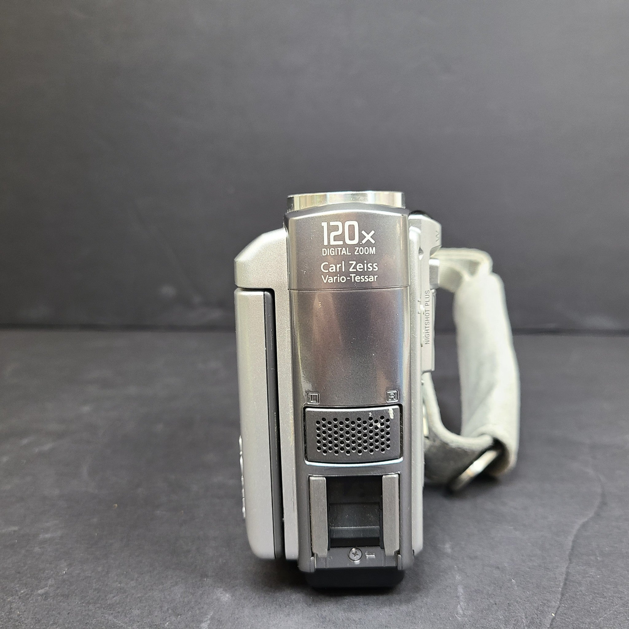 SONY HANDYCAM DCR-PC109 MiniDV Compact Digital Camcorder Silver