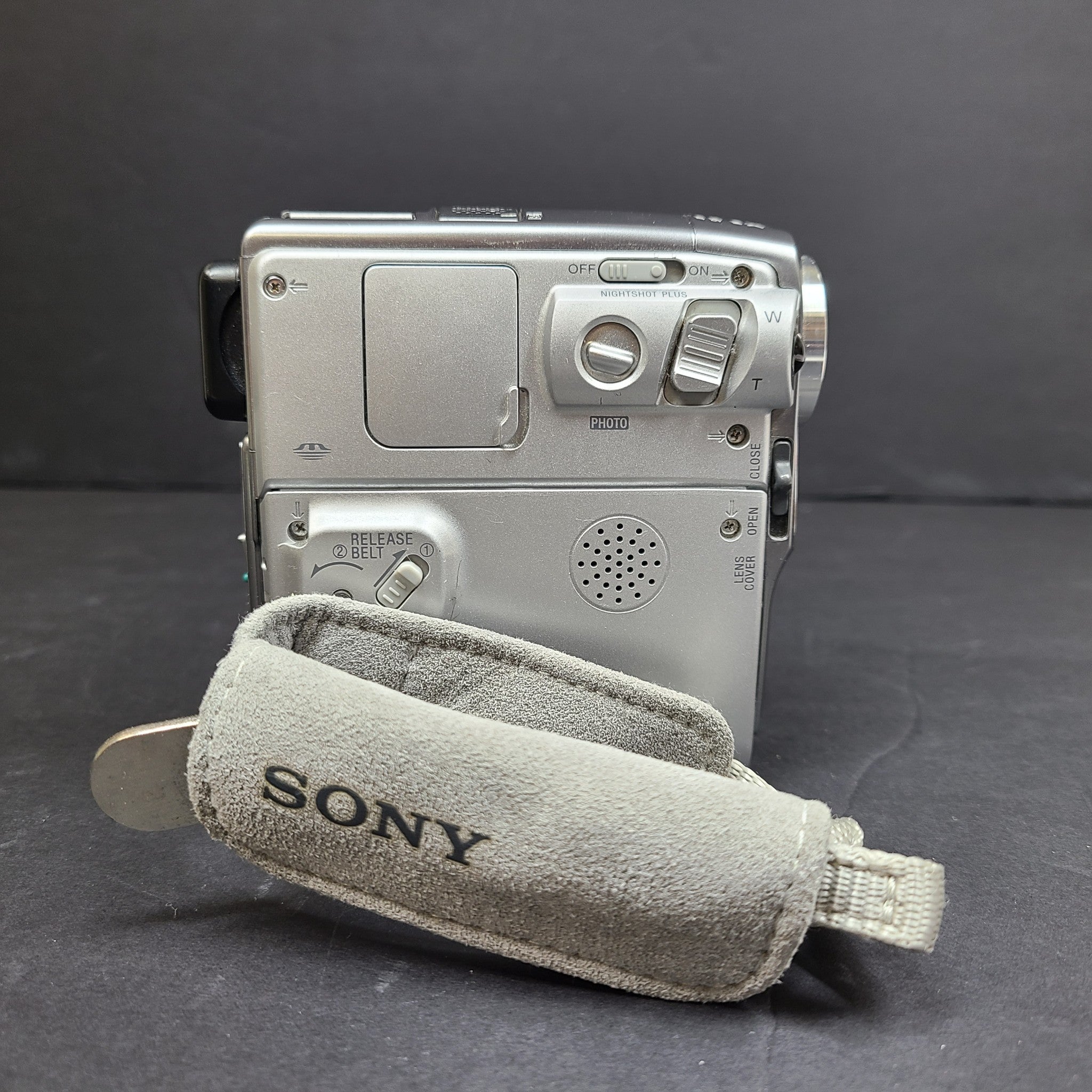SONY HANDYCAM DCR-PC109 MiniDV Compact Digital Camcorder Silver