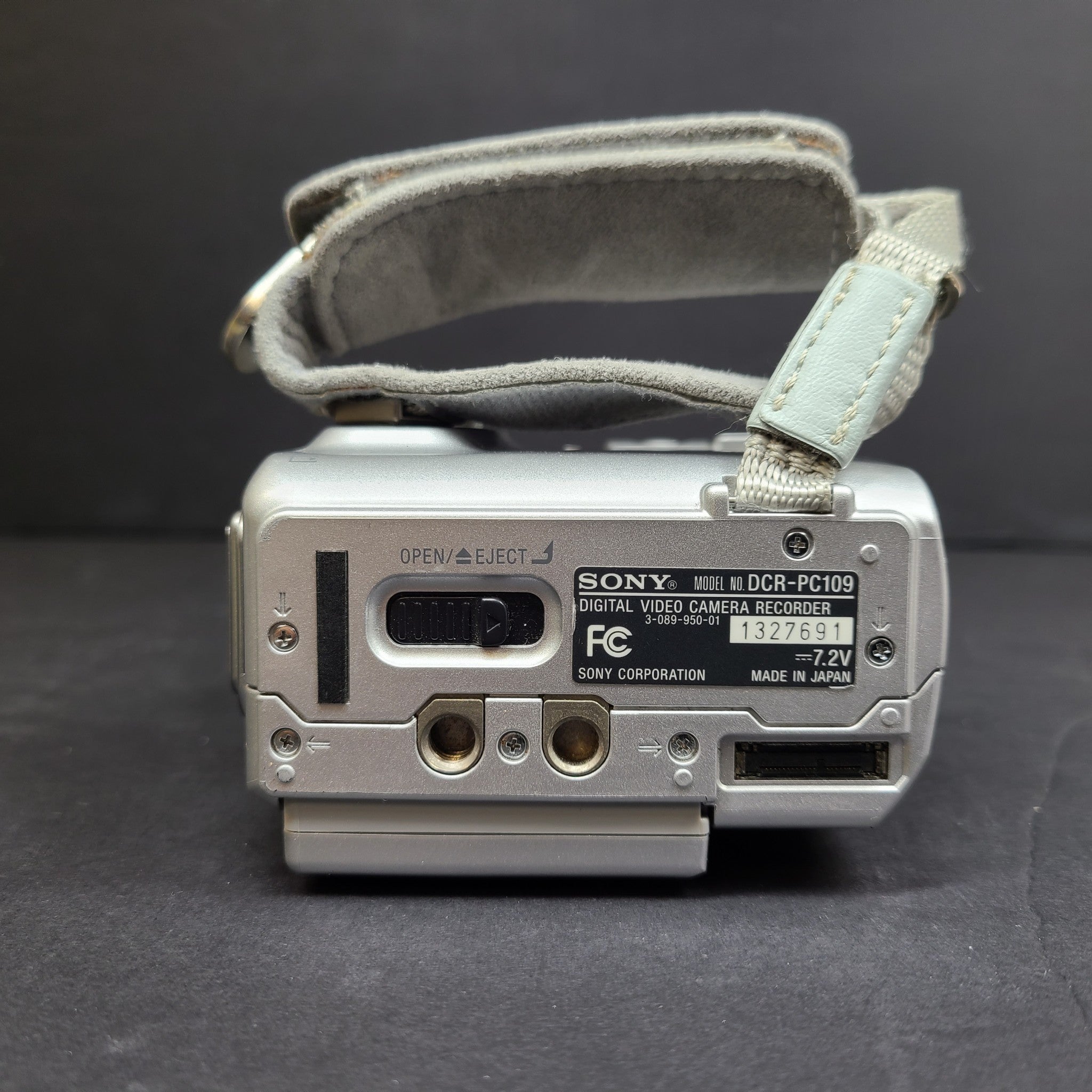 SONY HANDYCAM DCR-PC109 MiniDV Compact Digital Camcorder Silver