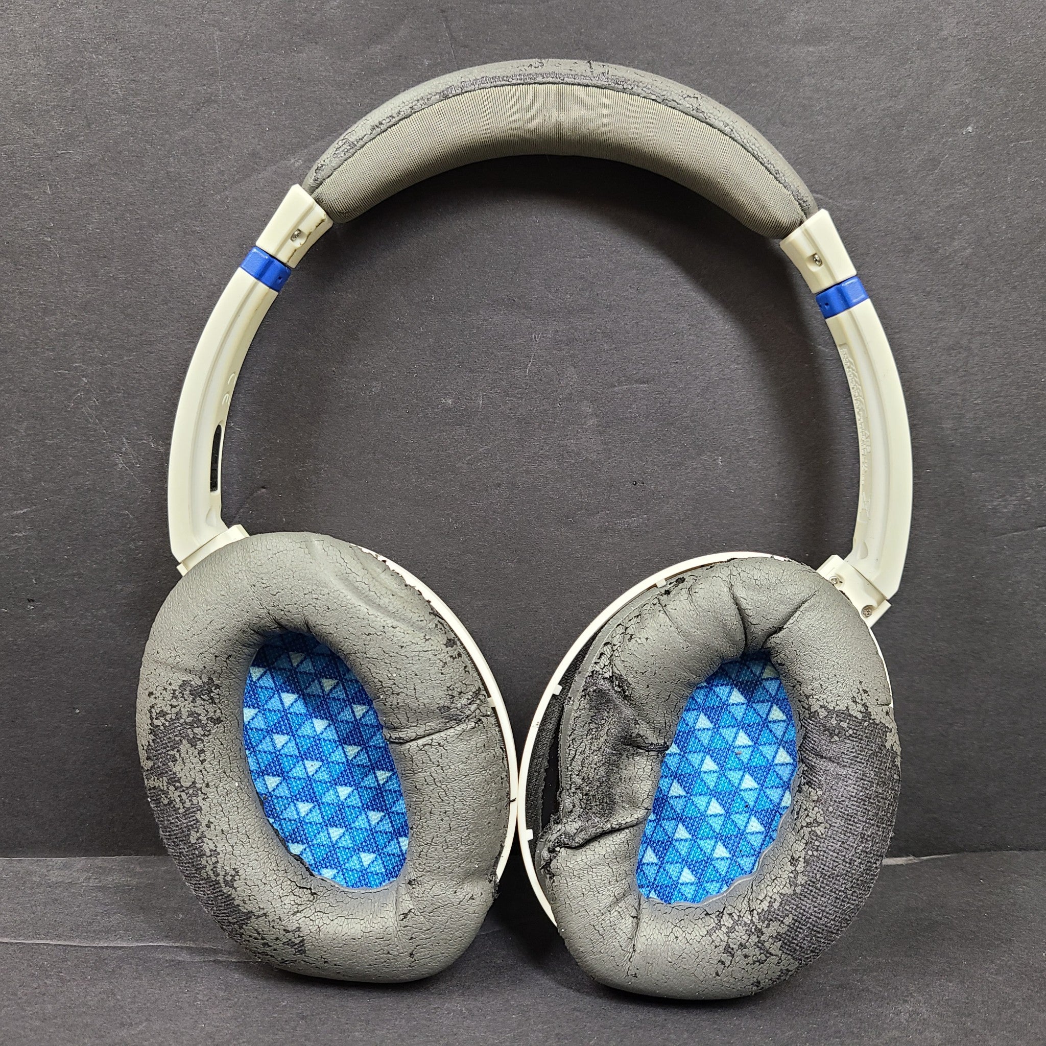 Bose SoundTrue AE2 Around-Ear II Wired Headband Headphones- White/Blue