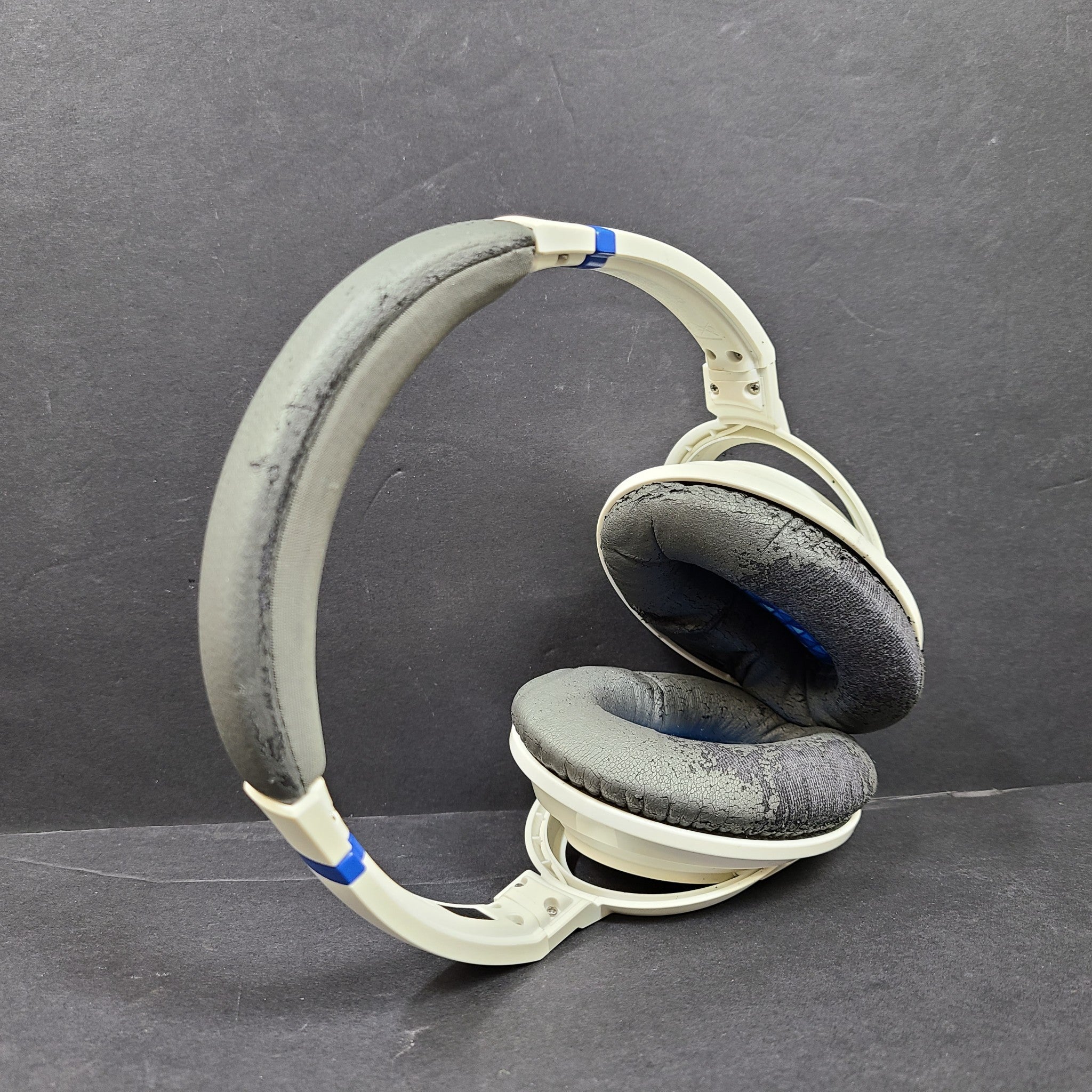 Bose SoundTrue AE2 Around-Ear II Wired Headband Headphones- White/Blue