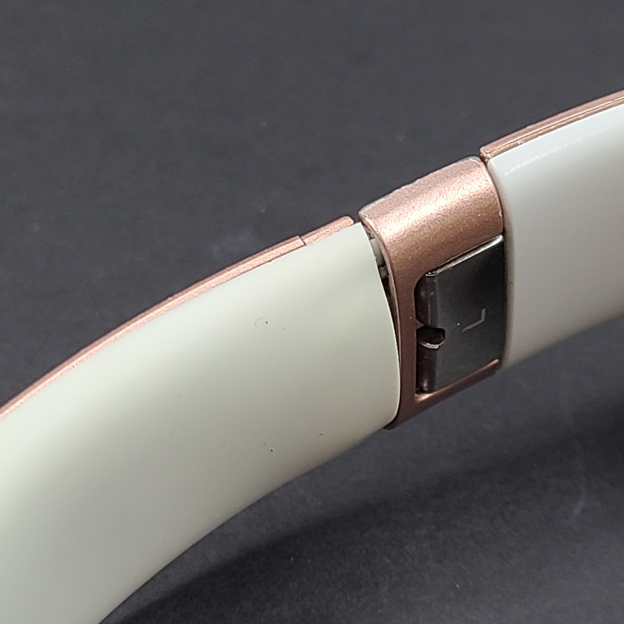 Beats by Dr. Dre Solo3 Wireless On-Ear Headphones Rose Gold A1796 GRADE D-