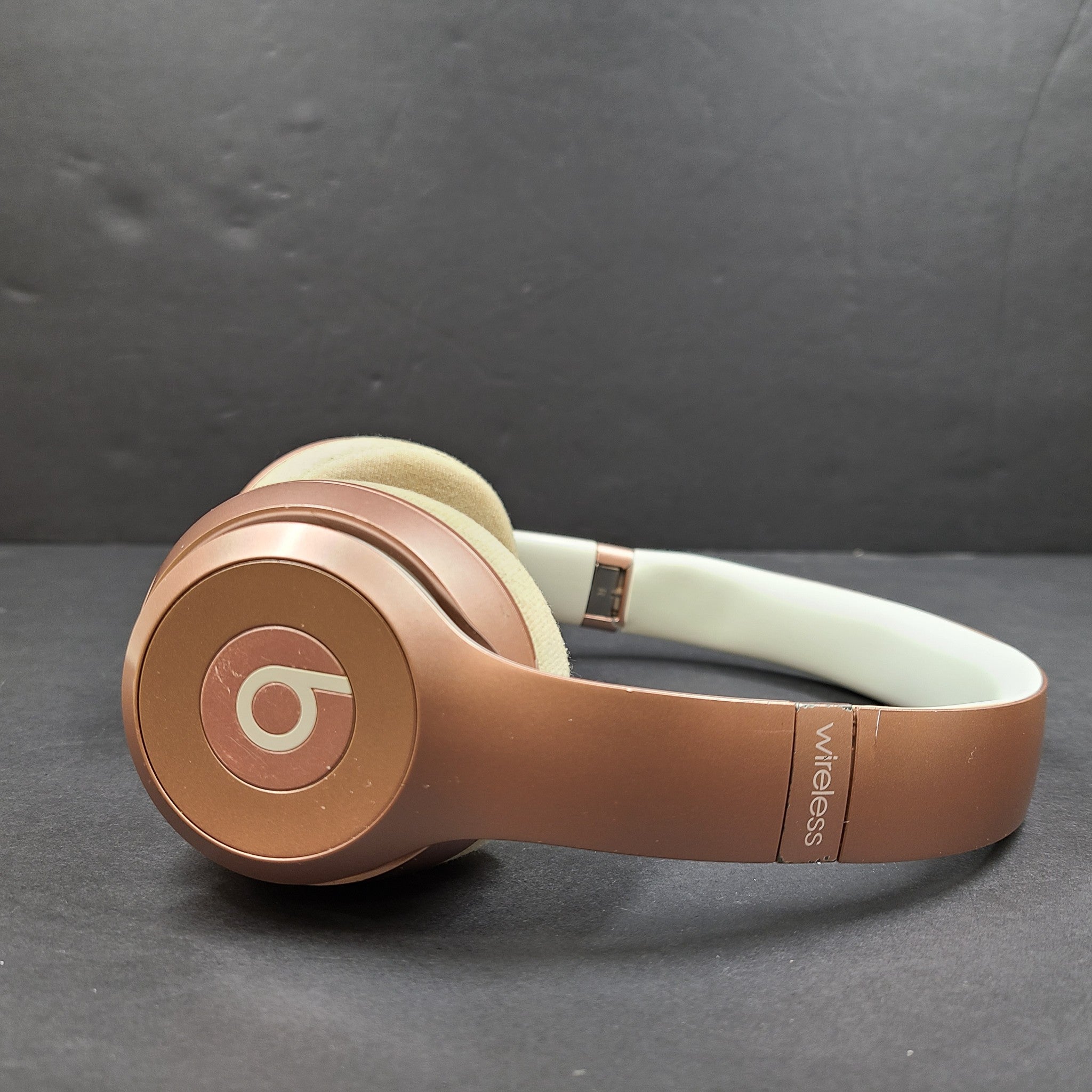 Beats by Dr. Dre Solo3 Wireless On-Ear Headphones Rose Gold A1796 GRADE D-