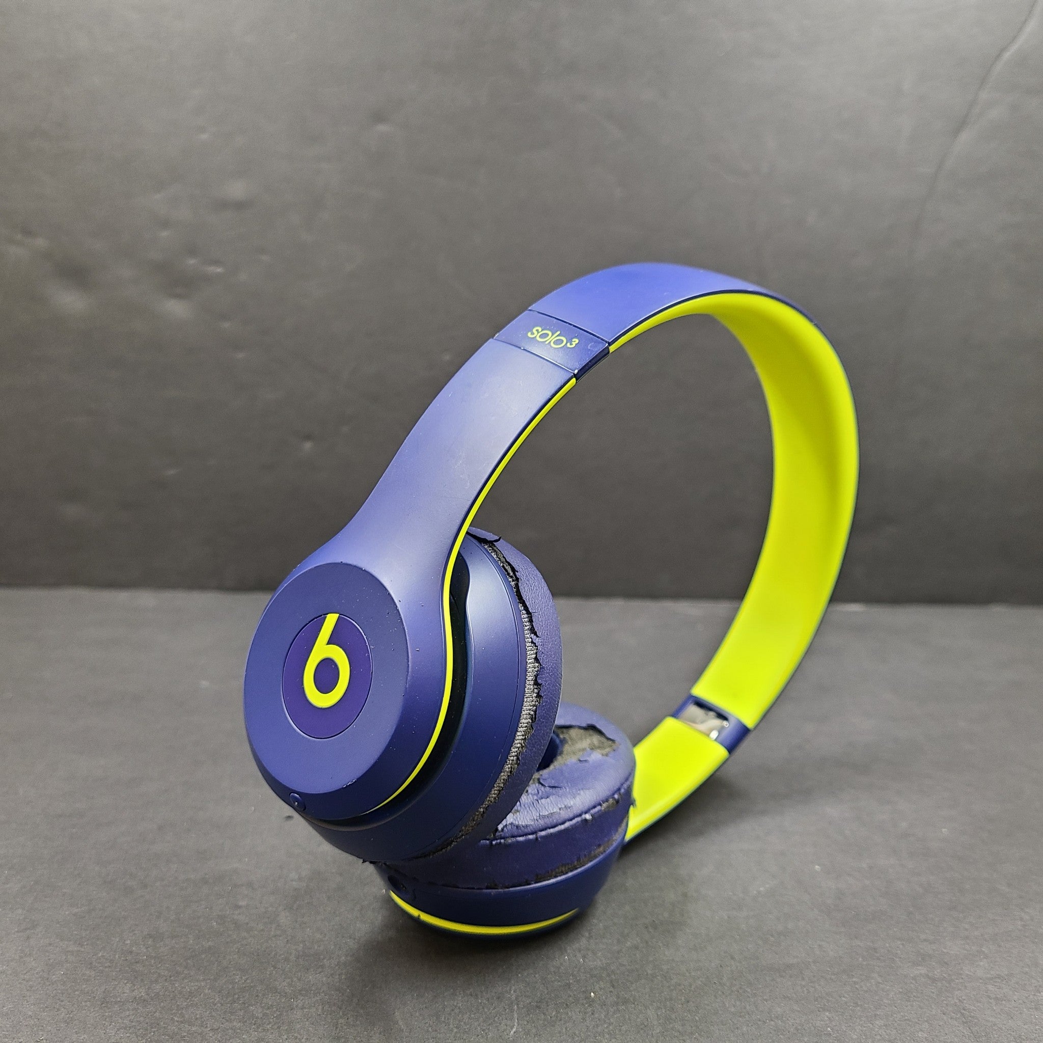 Beats by Dre Solo3 Wireless On-Ear Headphones Club Collection A1796 GRADE C