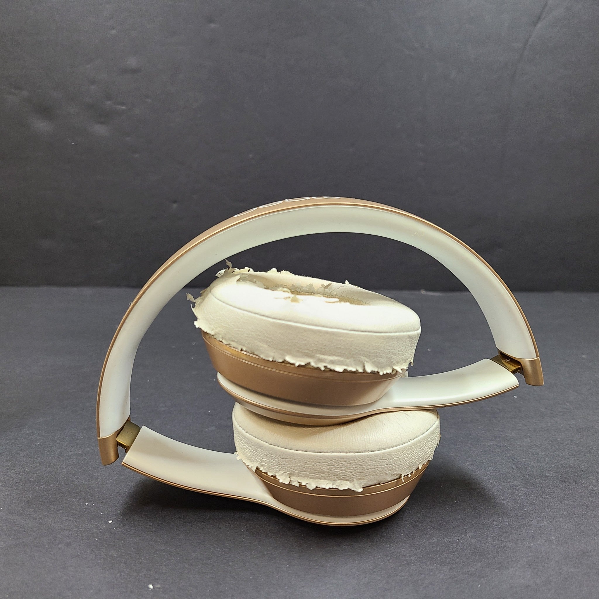 Beats by Dr. Dre Solo3 Solo 3 Wireless Headband Headphones A1796 - Gold GRADE D