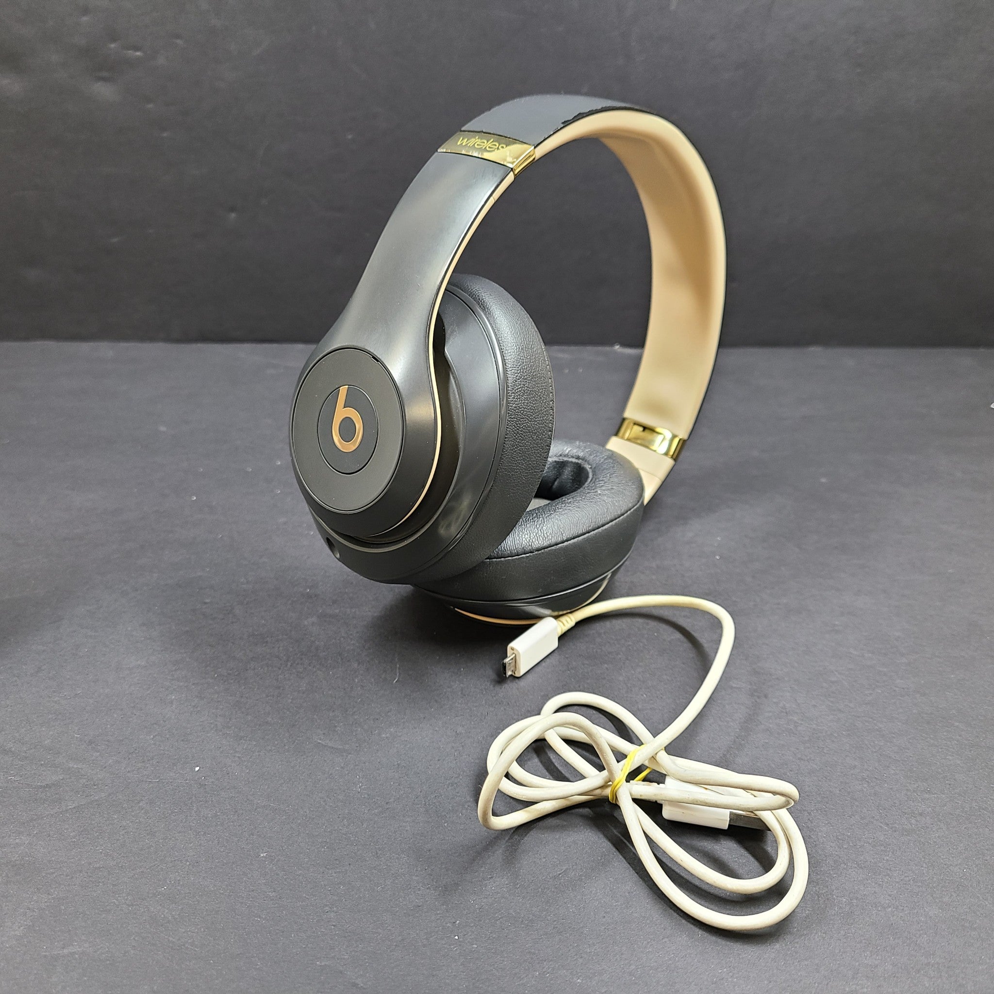 Beats By Dre Studio3 Wireless Bluetooth Over-Ear Headphones Skyline - GRADE B