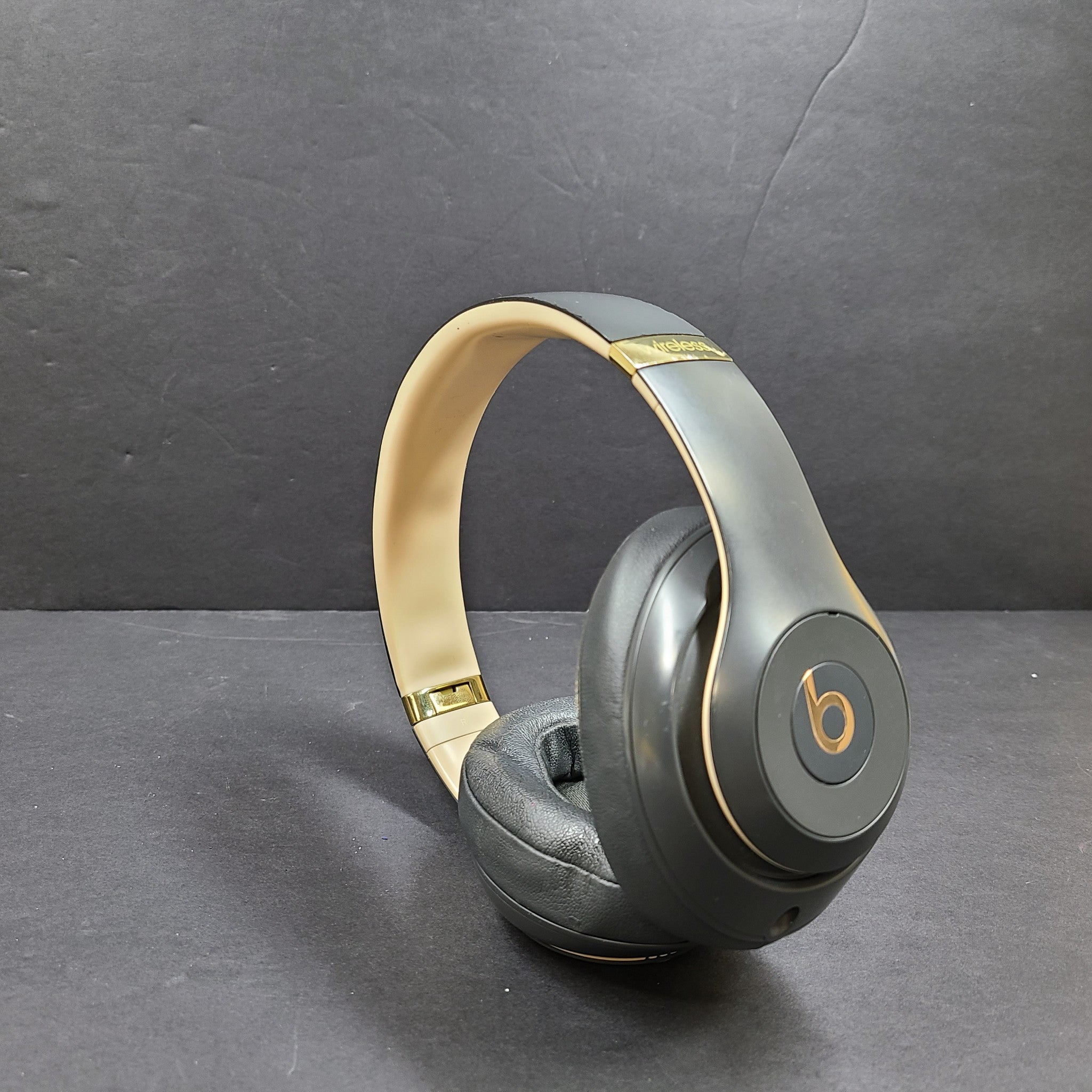 Beats By Dre Studio3 Wireless Bluetooth Over-Ear Headphones Skyline - GRADE B