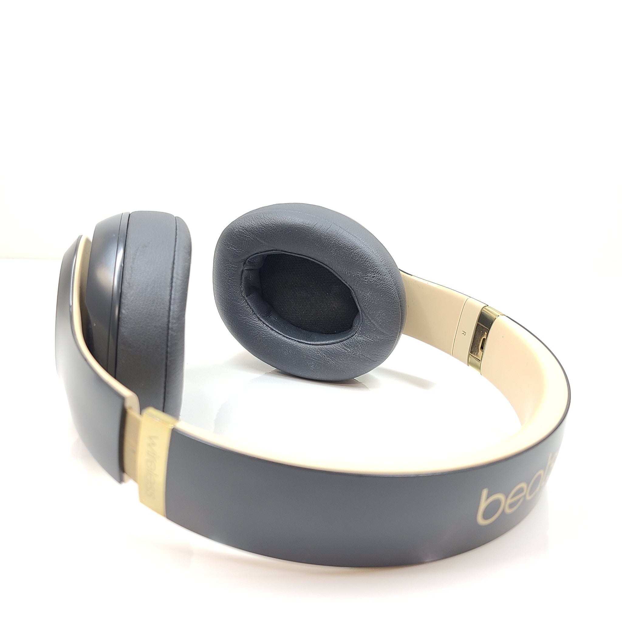 Beats by Dr. Dre Studio 3 Wireless Bluetooth Headphones Shadow Gray READ!