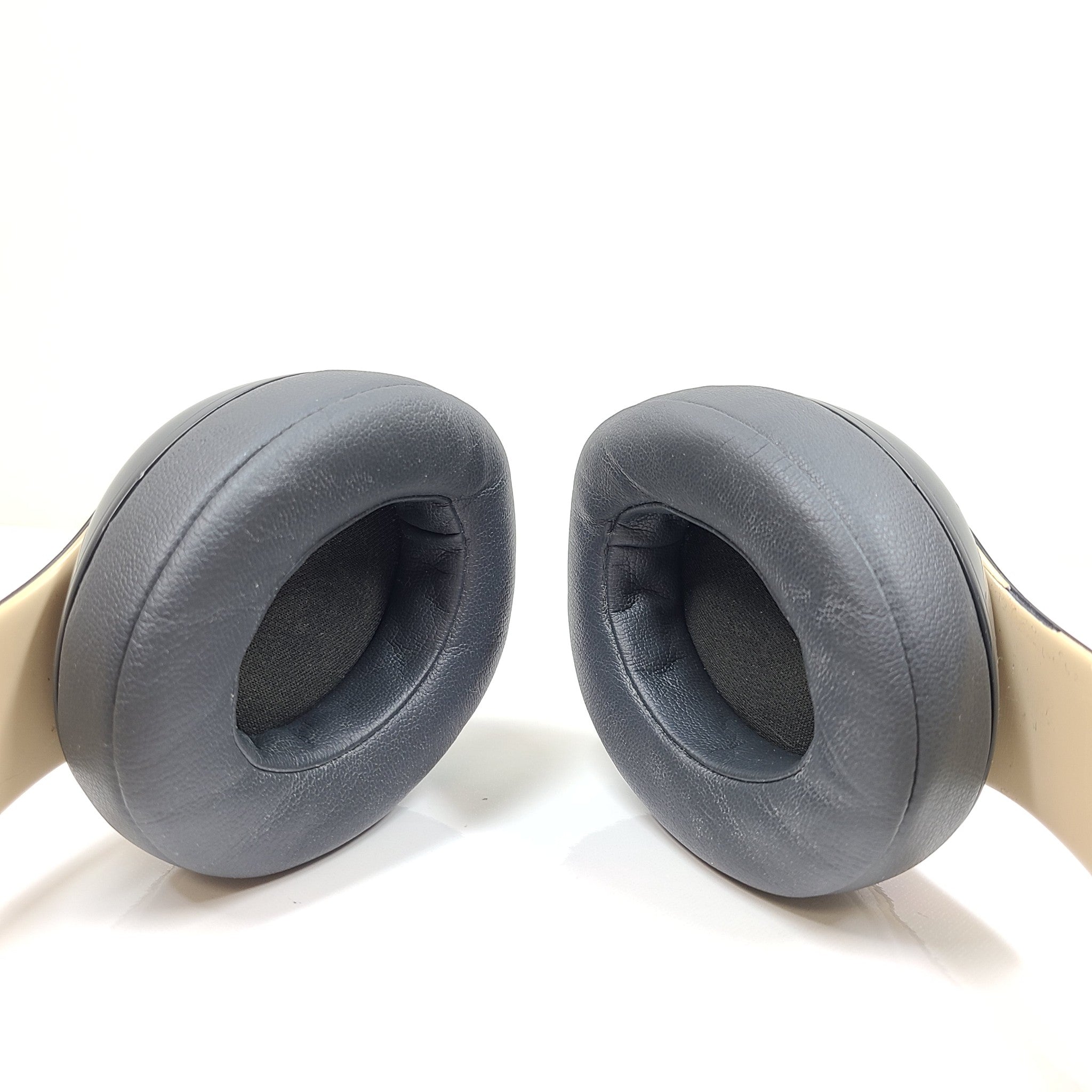 Beats by Dr. Dre Studio 3 Wireless Bluetooth Headphones Shadow Gray READ!