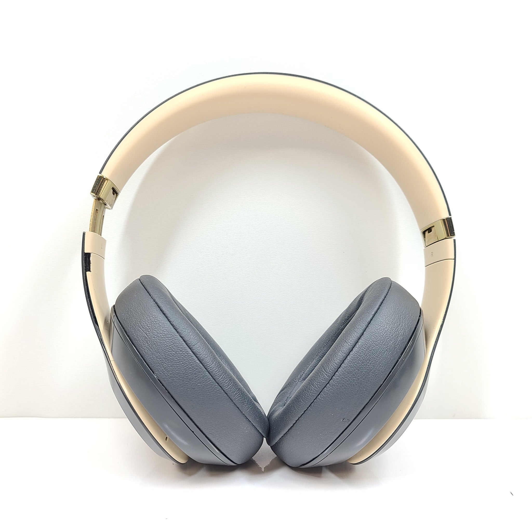 Beats by Dr. Dre Studio 3 Wireless Bluetooth Headphones Shadow Gray READ!